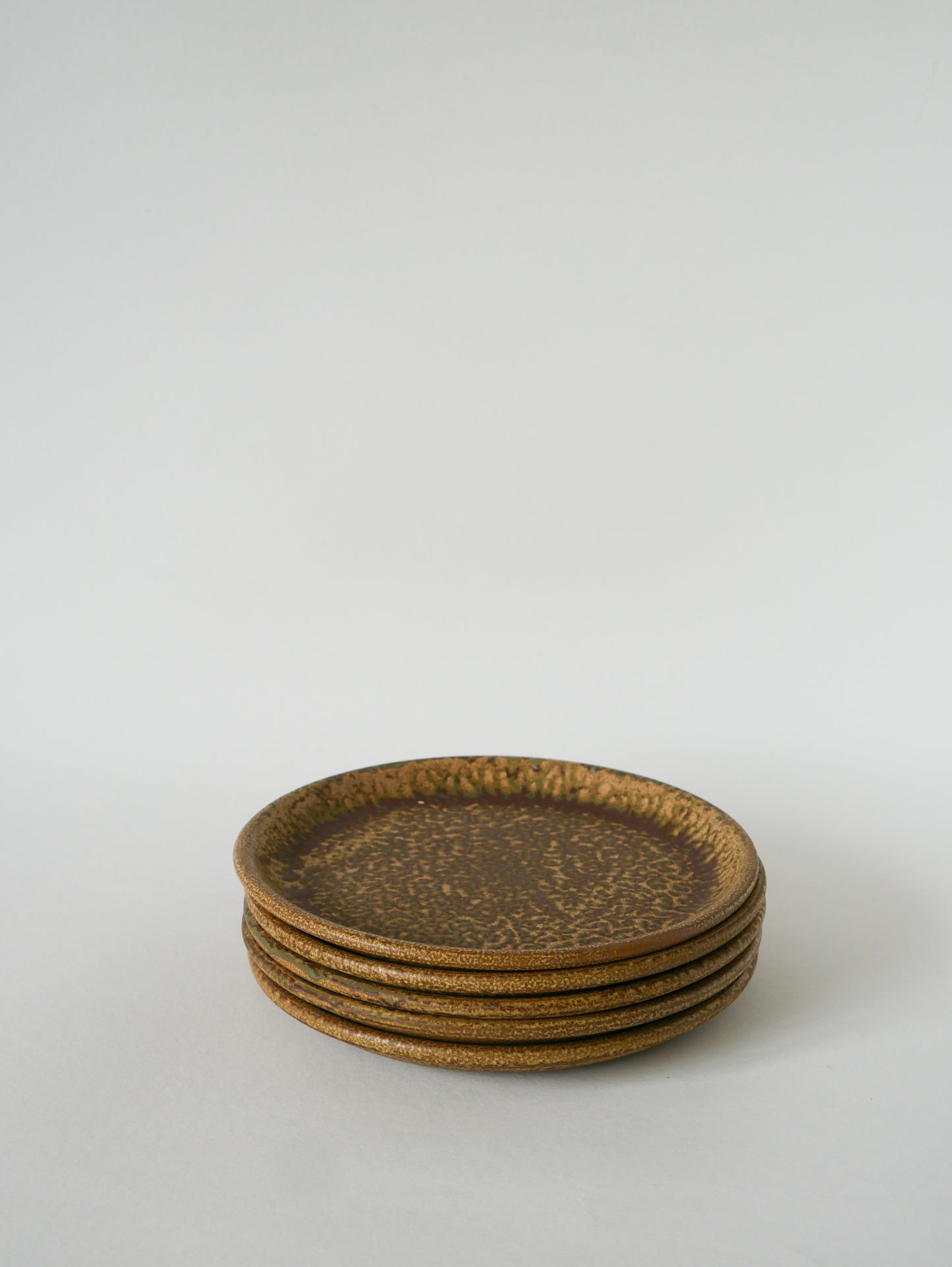 Lot de 5 assiettes à dessert en grès moucheté, Marron & Vert, Fabrication Artisanale, 1970