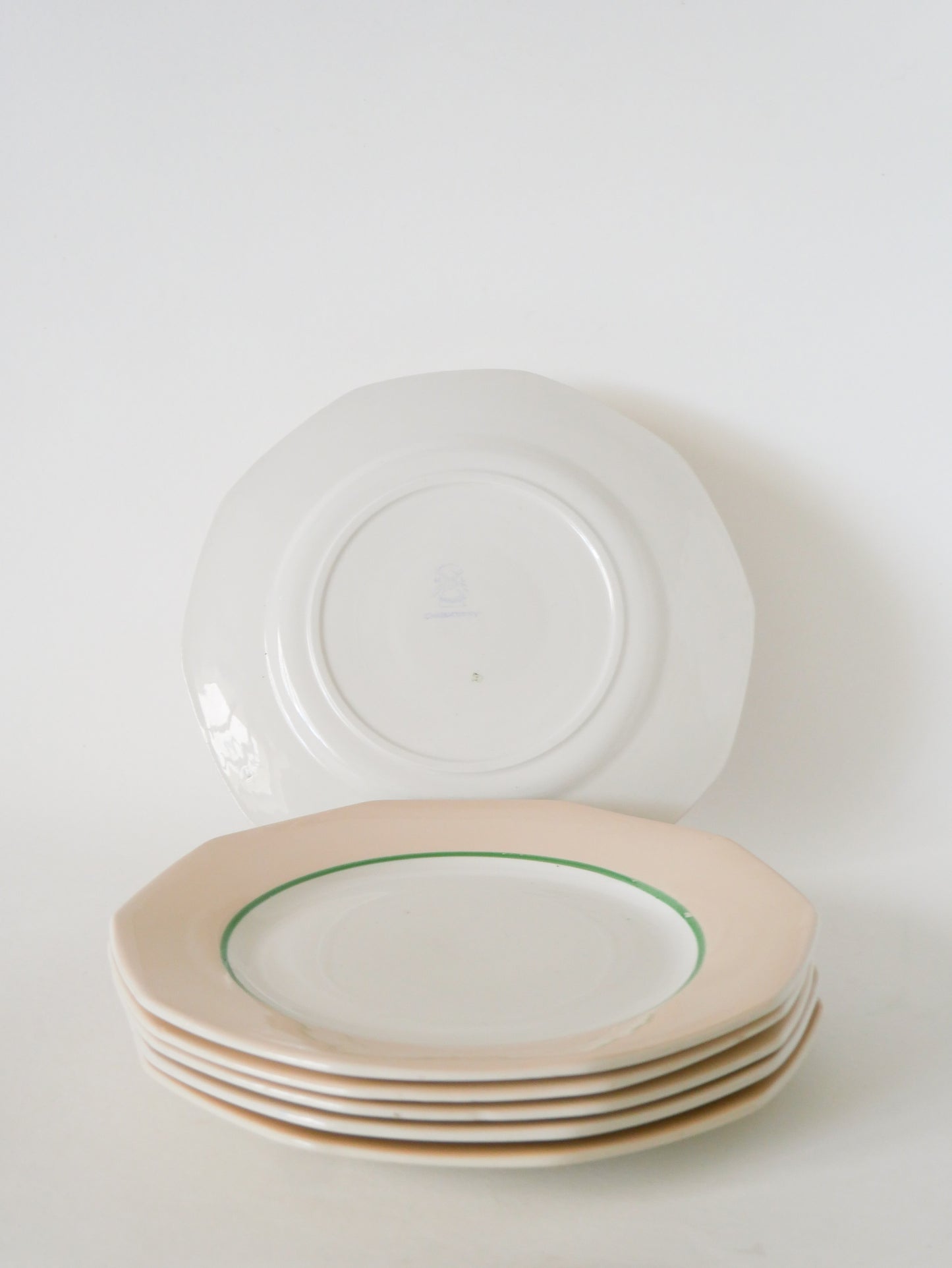 Lot de 6 assiettes plates hexagonales, Rose pâle et Liseré vert, 1960