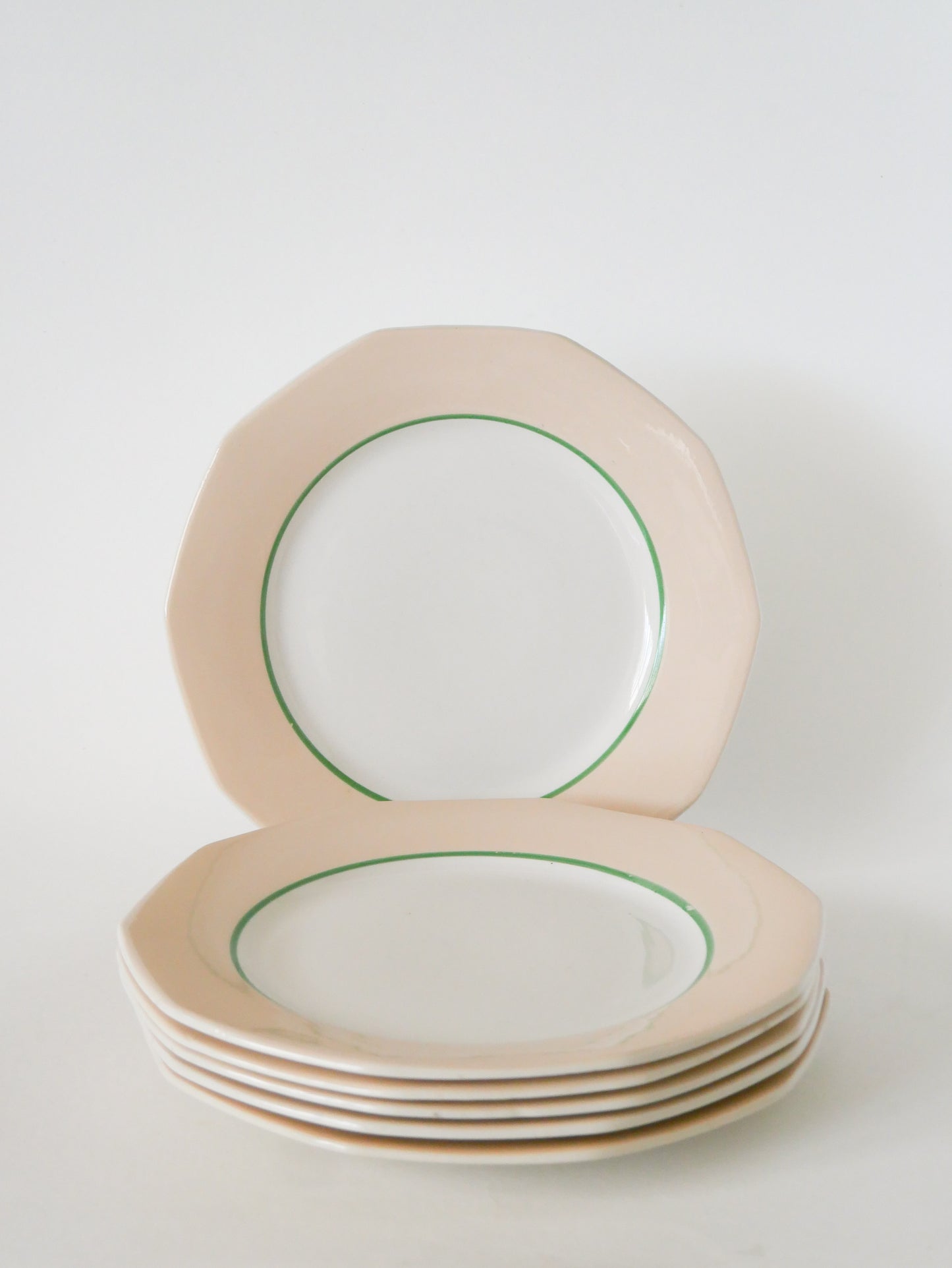 Lot de 6 assiettes plates hexagonales, Rose pâle et Liseré vert, 1960