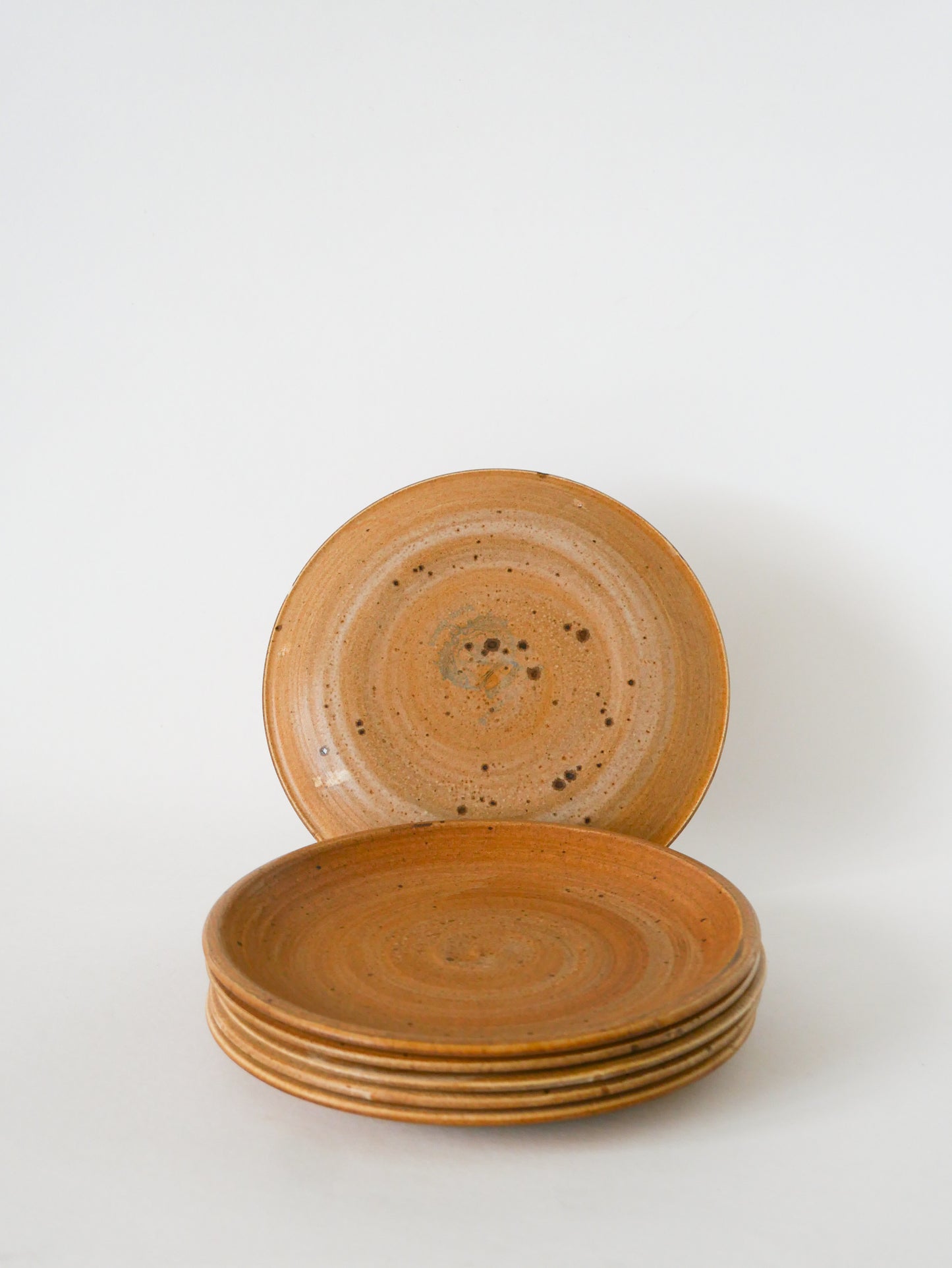 Lot de 6 assiettes à dessert en grès moucheté, fabrication artisanale, 1970