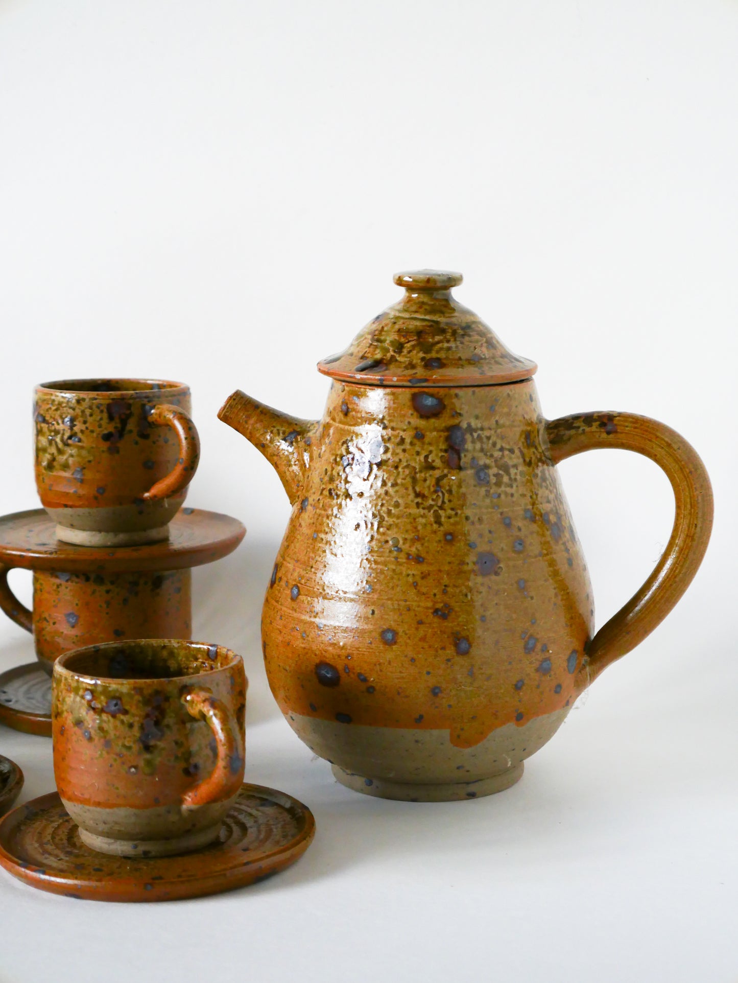 Service à café en grès vernissé composé d'une cafetière et de 5 tasses avec soucoupes, 1970