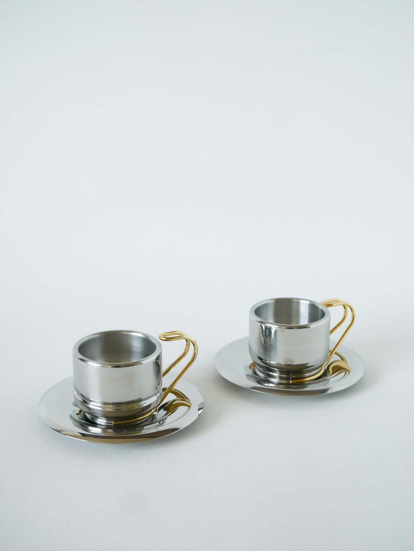 Paire de tasses à expresso en inox double parois Made in Italy, Chrome & Doré, Design, 1970