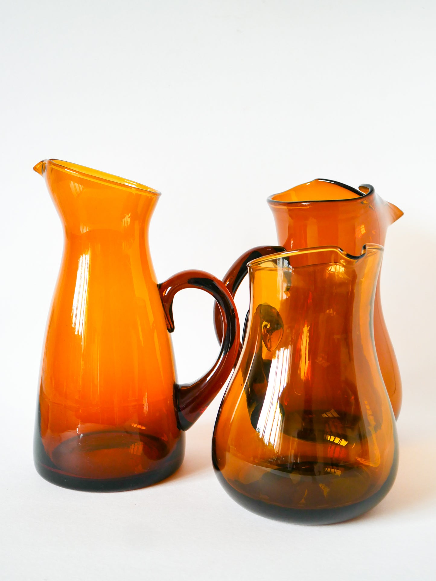 Pichet en verre ambré, Design, 1970 - 20 X 17 cm