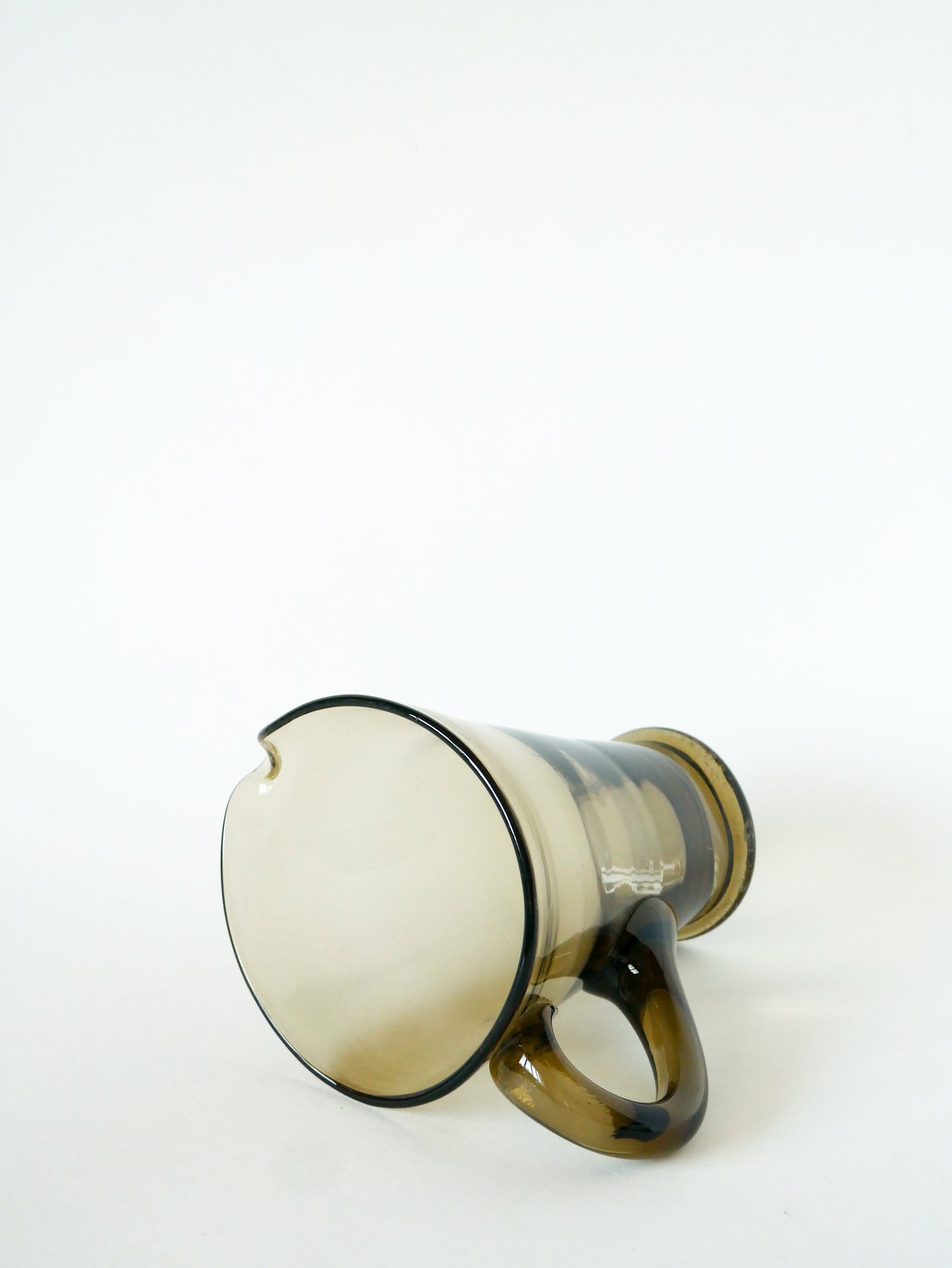 Pichet en verre fumé, Design, 1970 - 21 X 19 cm