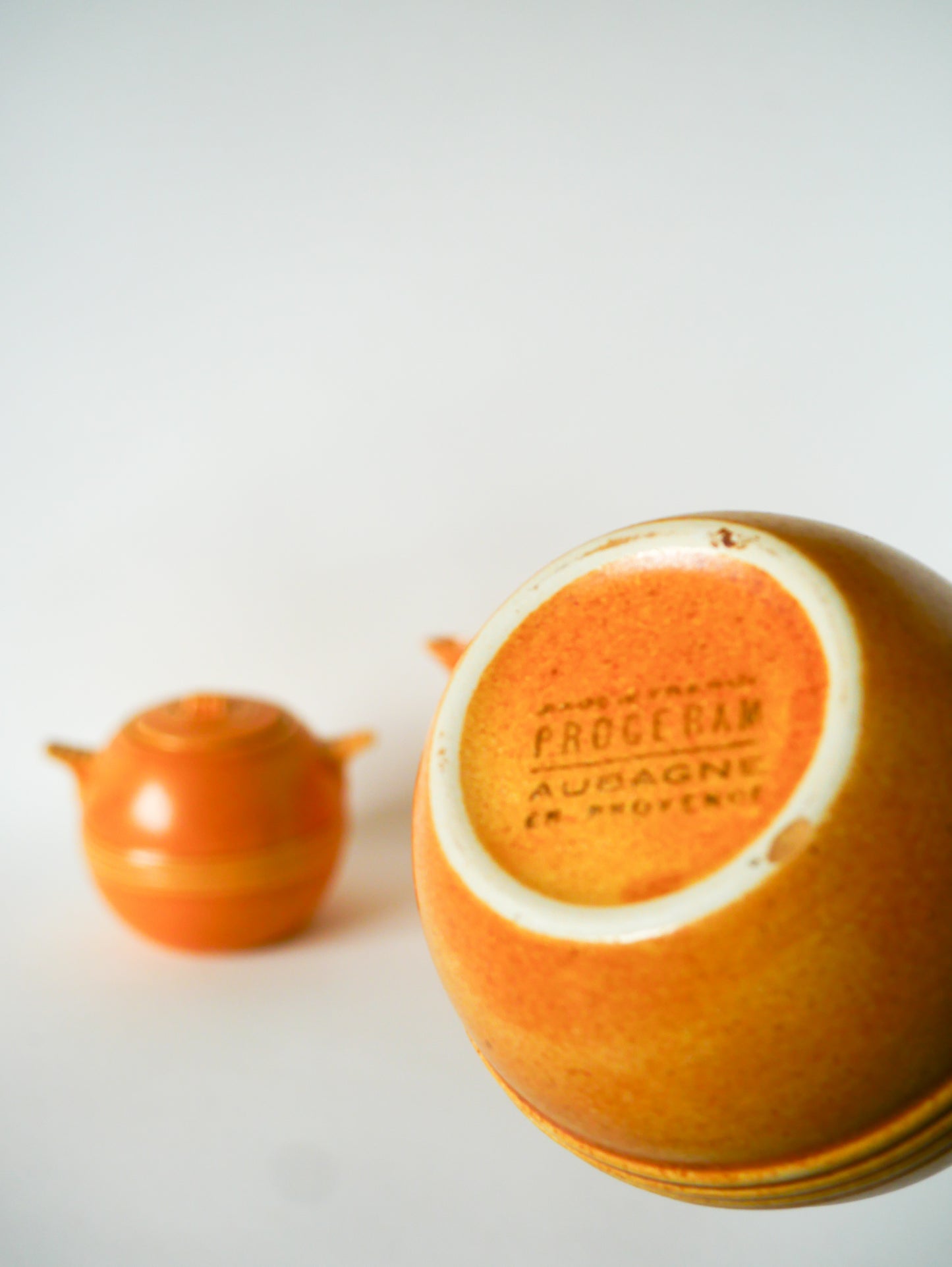 Ensemble composé d'une théière, sucrier et pot à lait en grès, Made in France, 1970