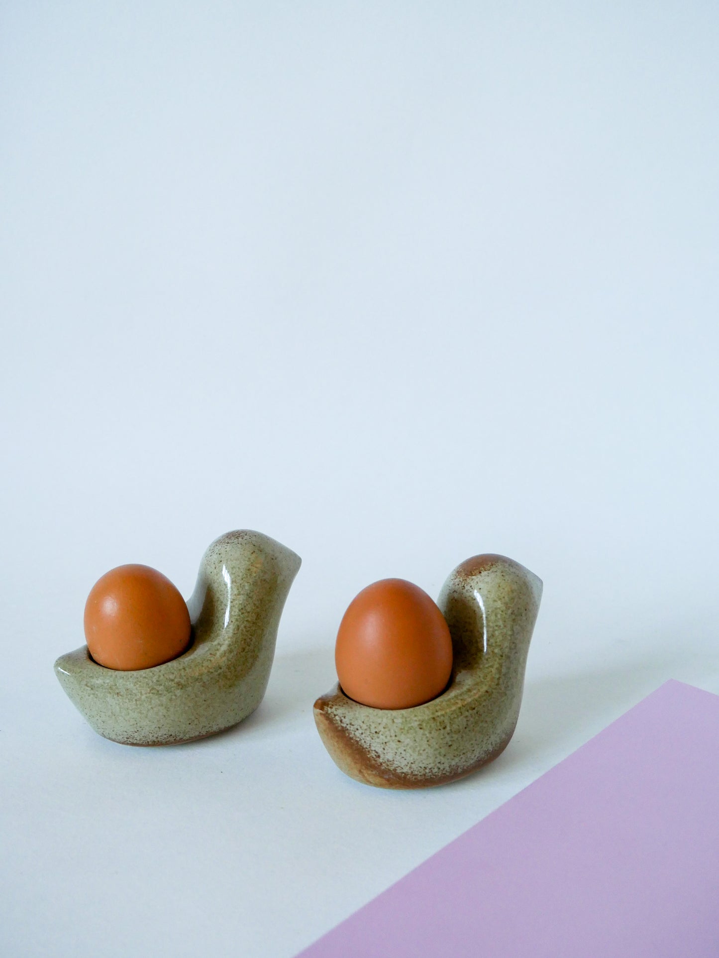 Paire de coquetiers en grès modèle poussin 1970