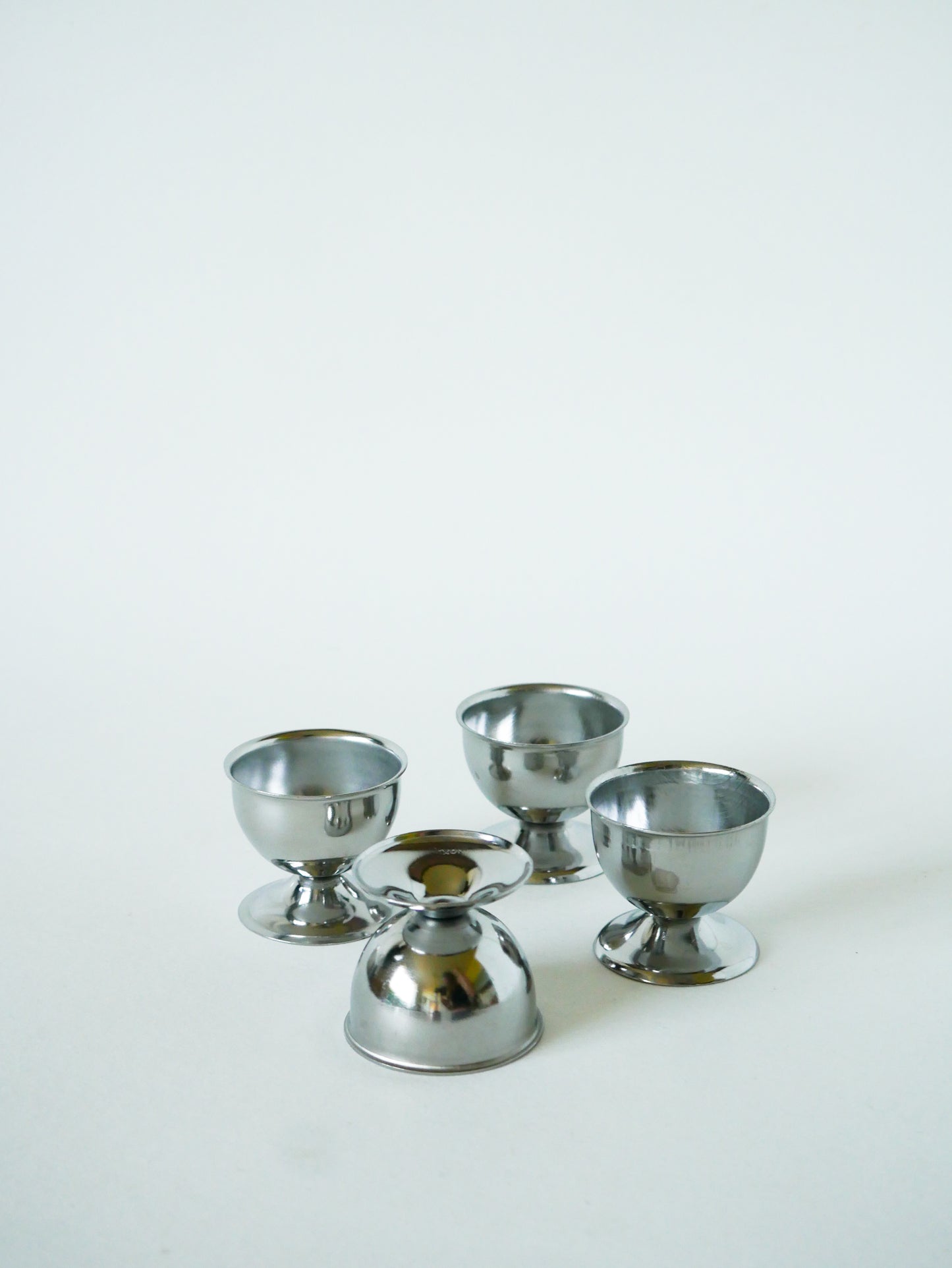 Lot de 4 coquetiers en inox, Design, 1970