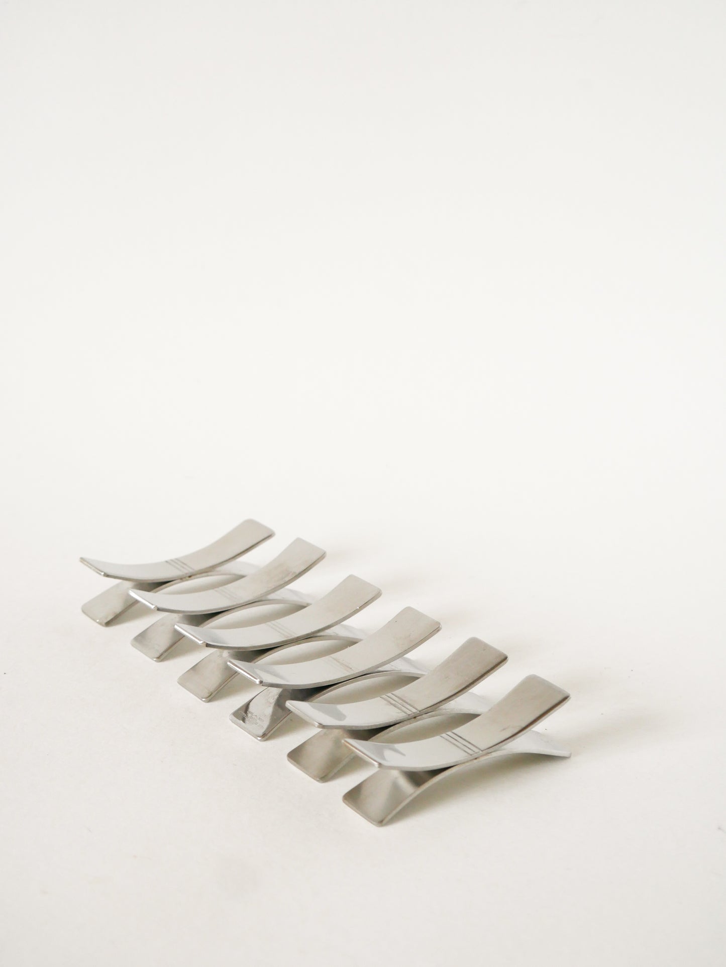 Ensemble de 6 porte-couteaux en inox brossé, Létang-Rémy, Design, 1950