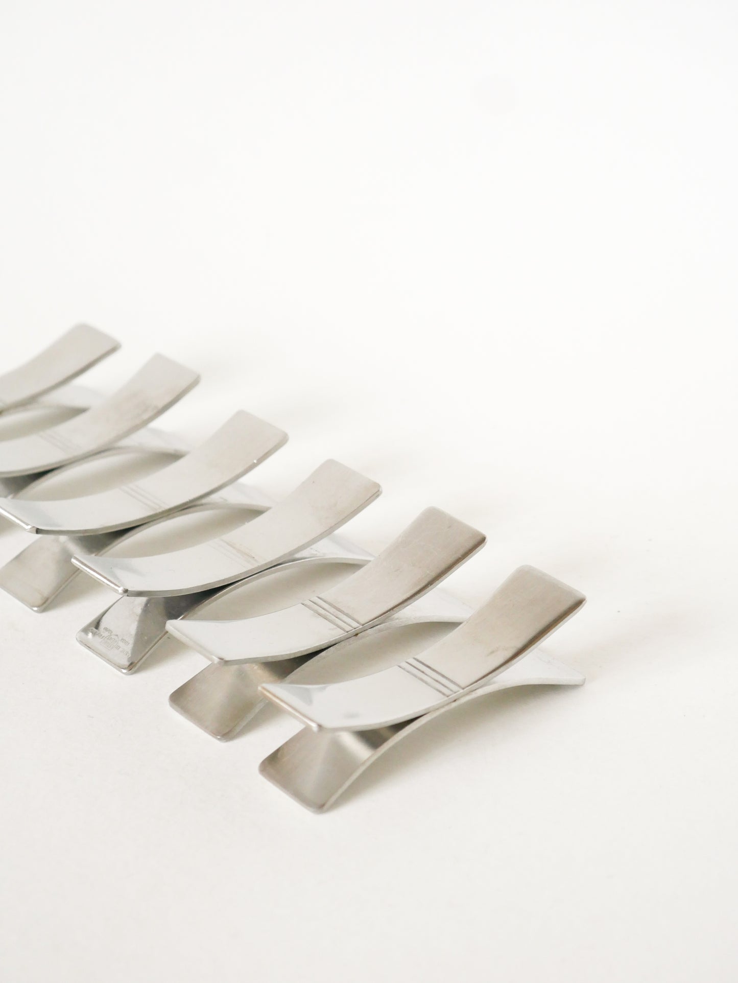 Ensemble de 6 porte-couteaux en inox brossé, Létang-Rémy, Design, 1950