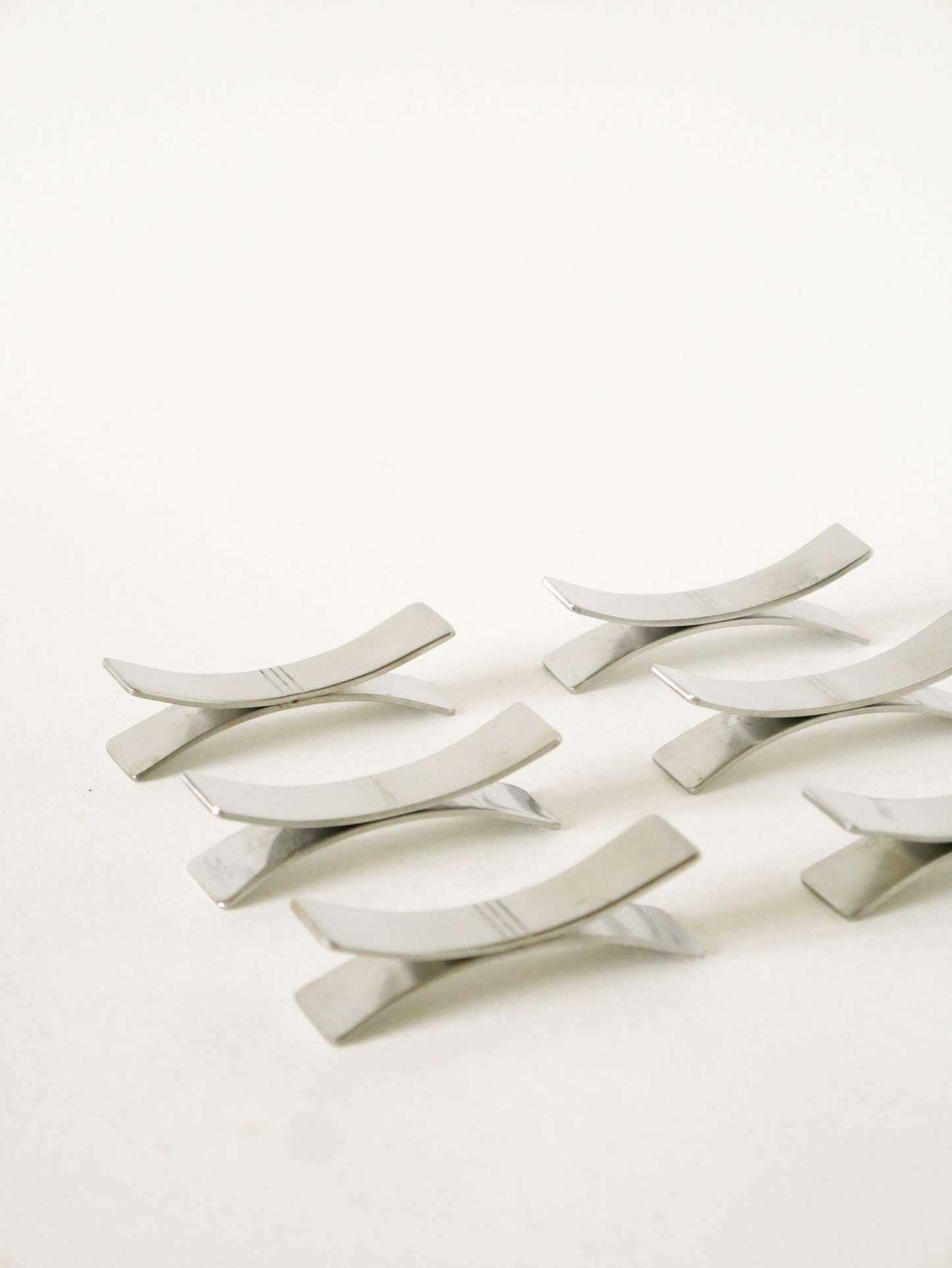 Ensemble de 6 porte-couteaux en inox brossé, Létang-Rémy, Design, 1950