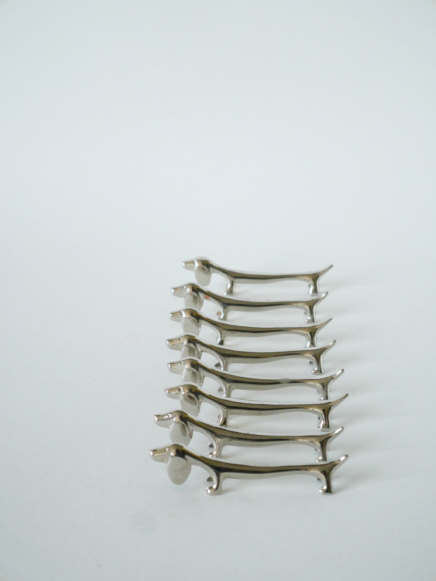 Lot de 8 porte-couteaux Teckel en métal argenté, Design, 1970
