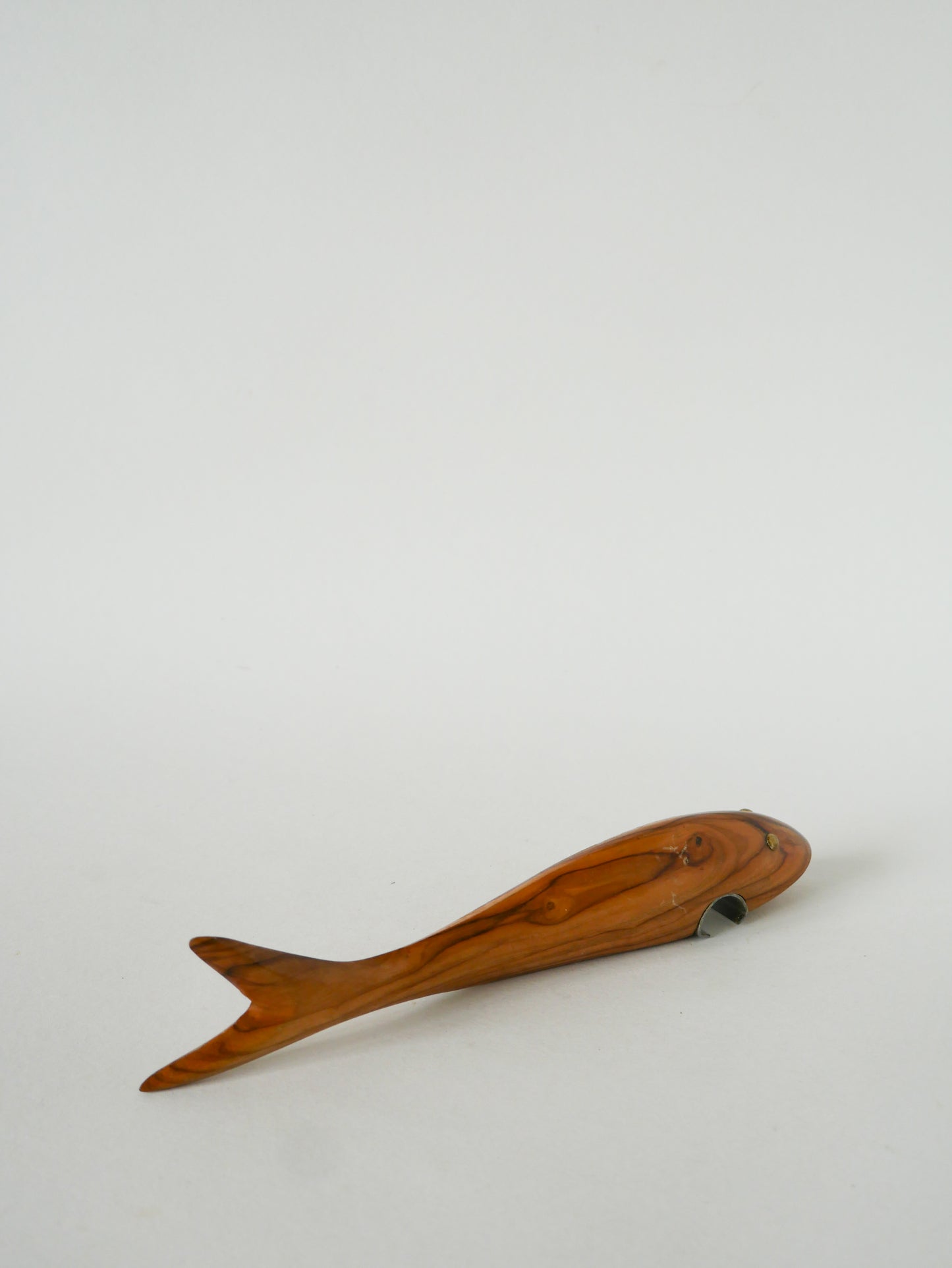 Décapsuleur en forme de poisson, bois d'olivier, 1960