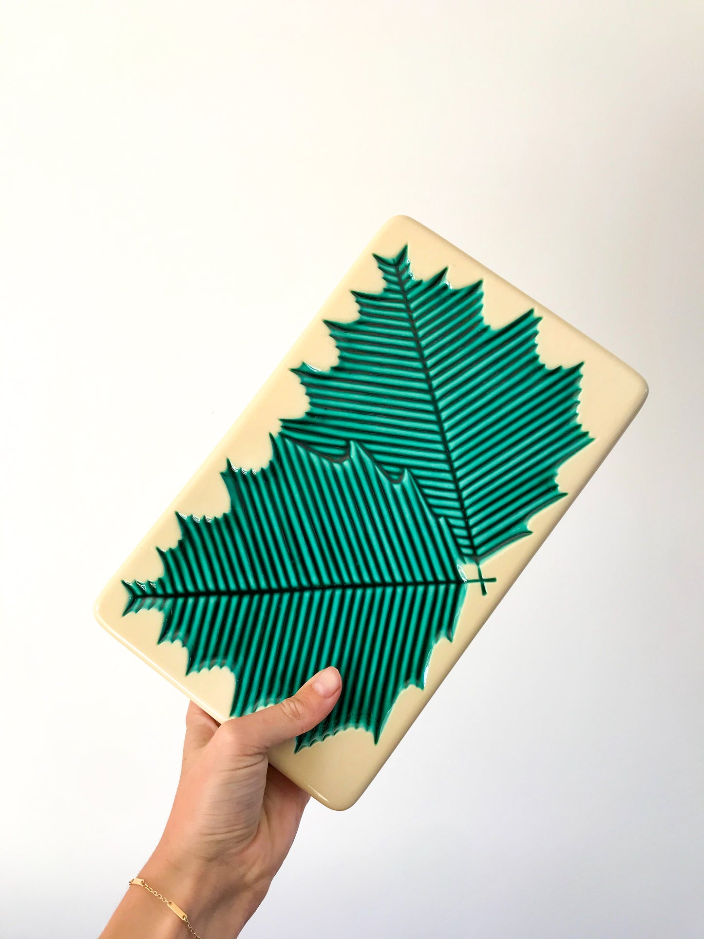 Dessous de plat en céramique modèle feuille gien années 60