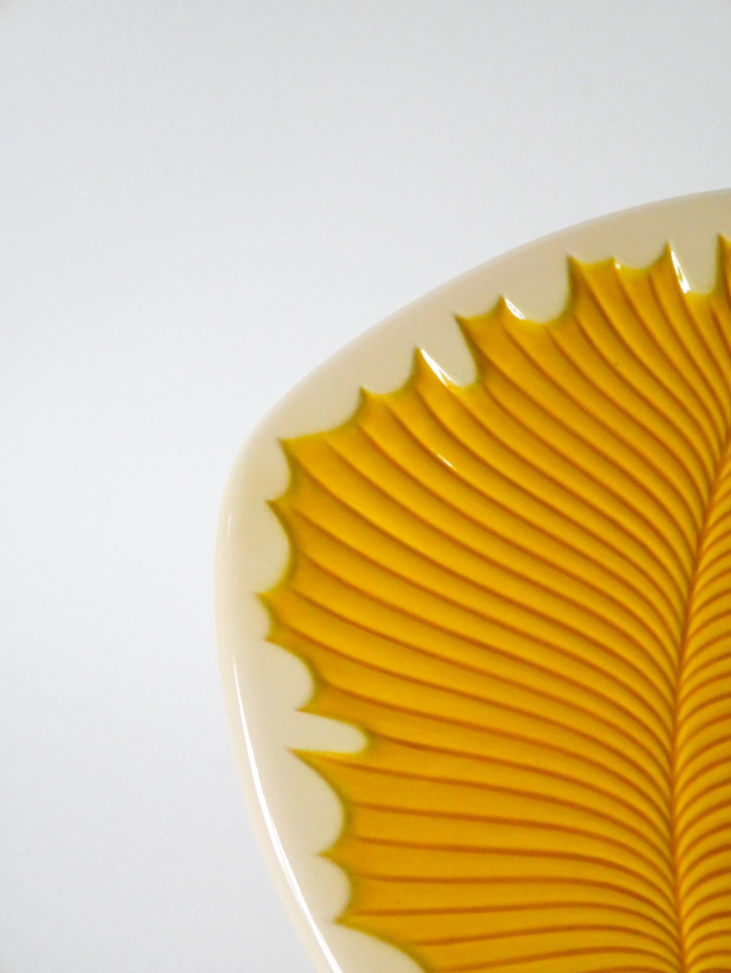 Dessous de plat en céramique, modèle Feuille, Jaune, Made in France, 1950