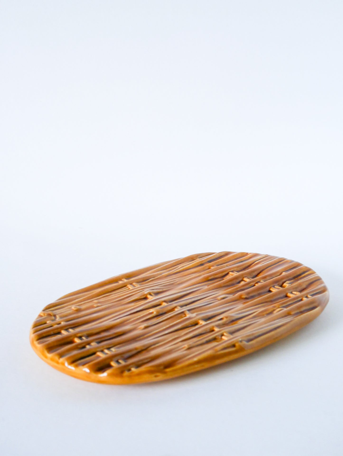 Dessous de plat en barbotine tissée, effet Rotin, Made in France, 1970