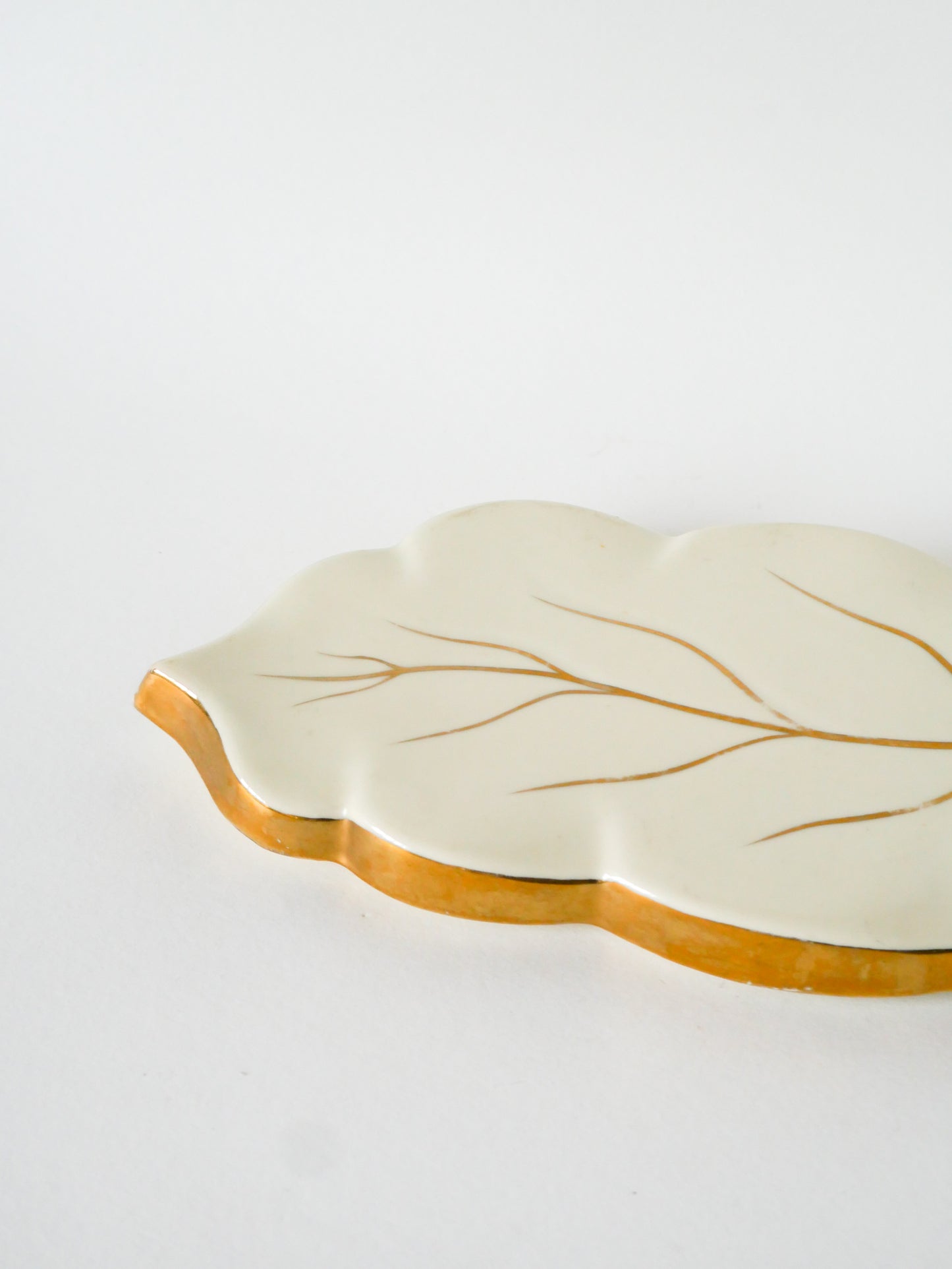 Dessous de plat Feuille en céramique, Crème et Doré, 1960