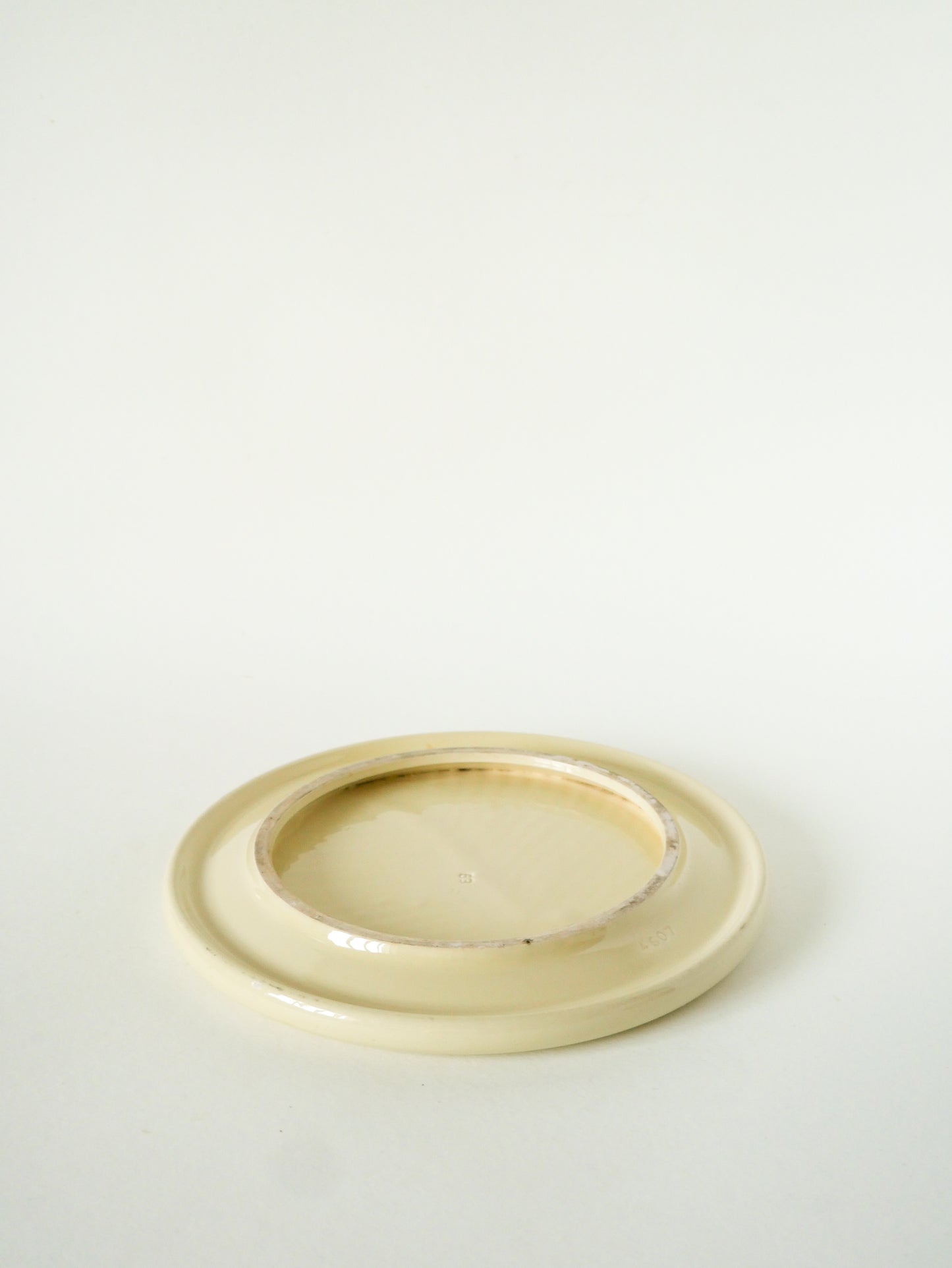 Dessous de plat rond en barbotine Gien modèle Feuille, Design, 1960