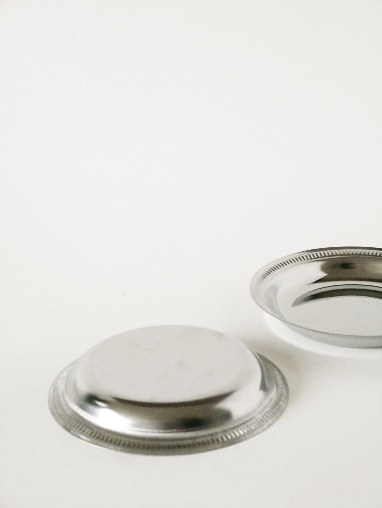 Paire de dessous de bouteilles en inox, Design, 1970