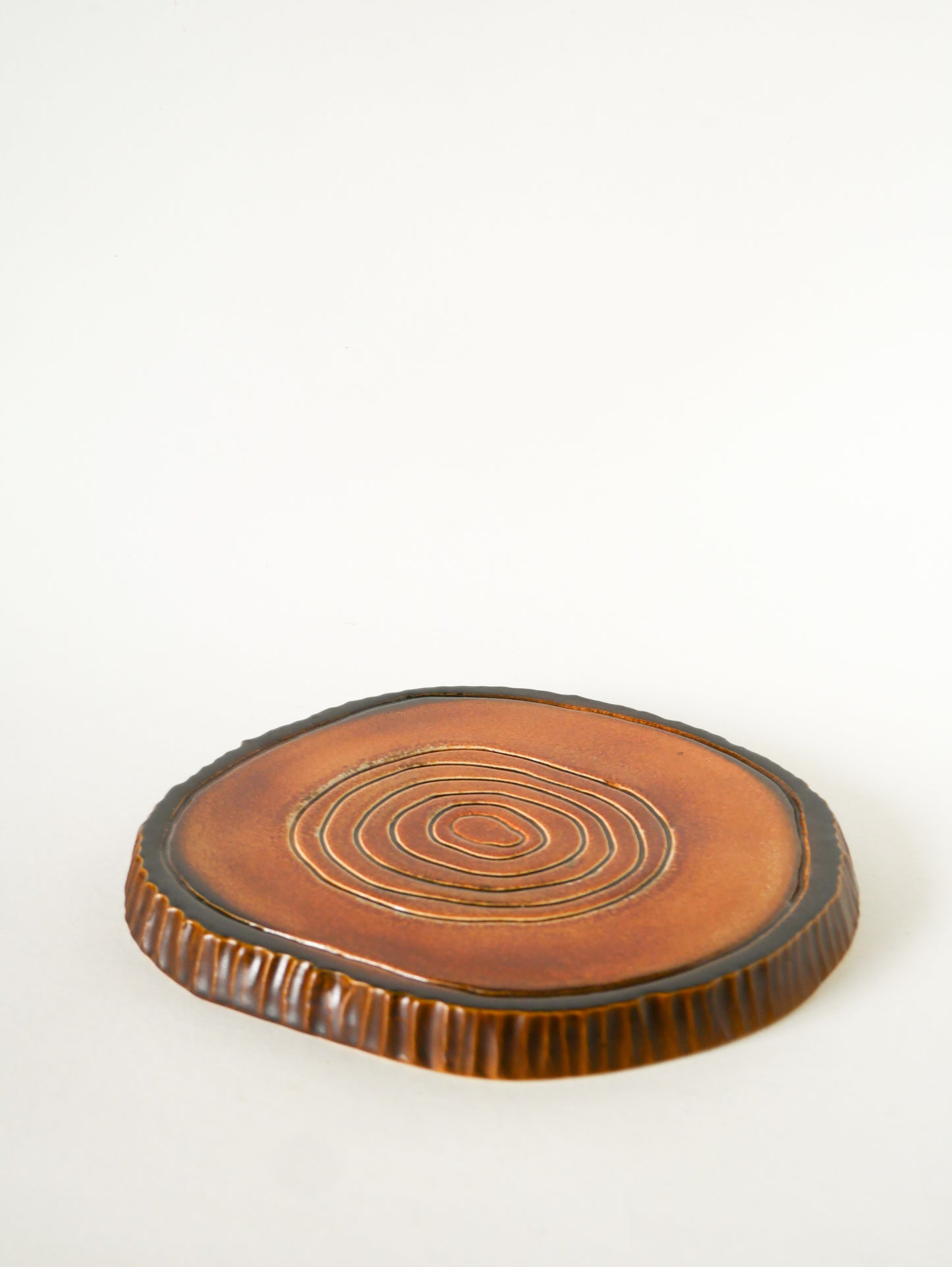 Dessous de plat en barbotine, forme Tronc, Poterie du Périgord, 1970