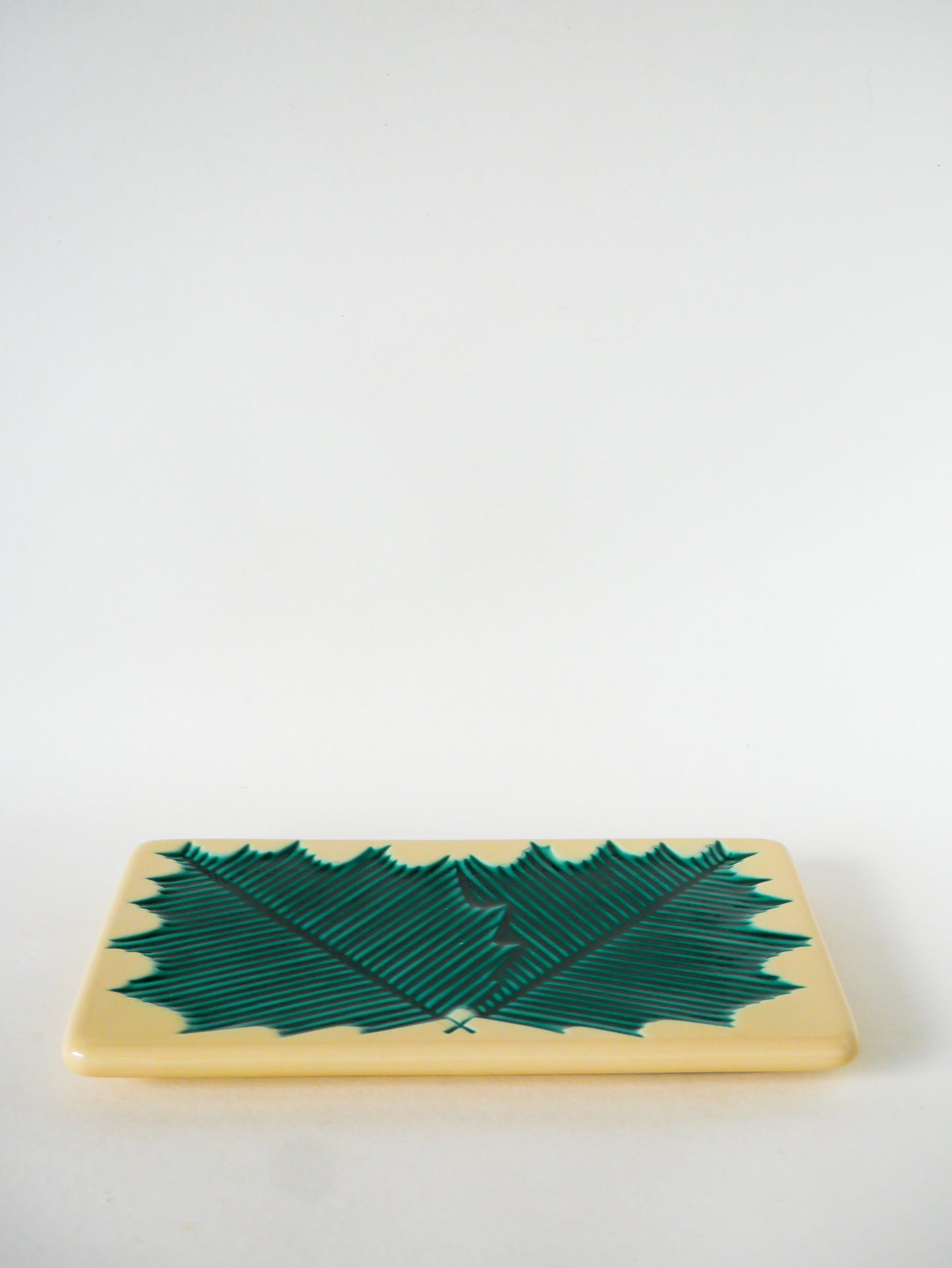 Dessous de plat en céramique modèle Feuille, Gien, 1960
