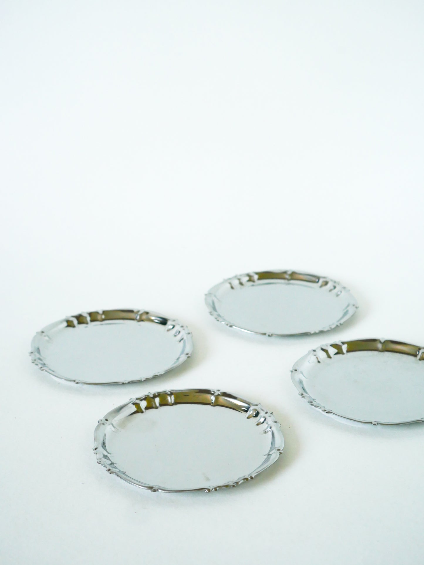 Lot de 5 dessous de verres dentelés en inox, 1970