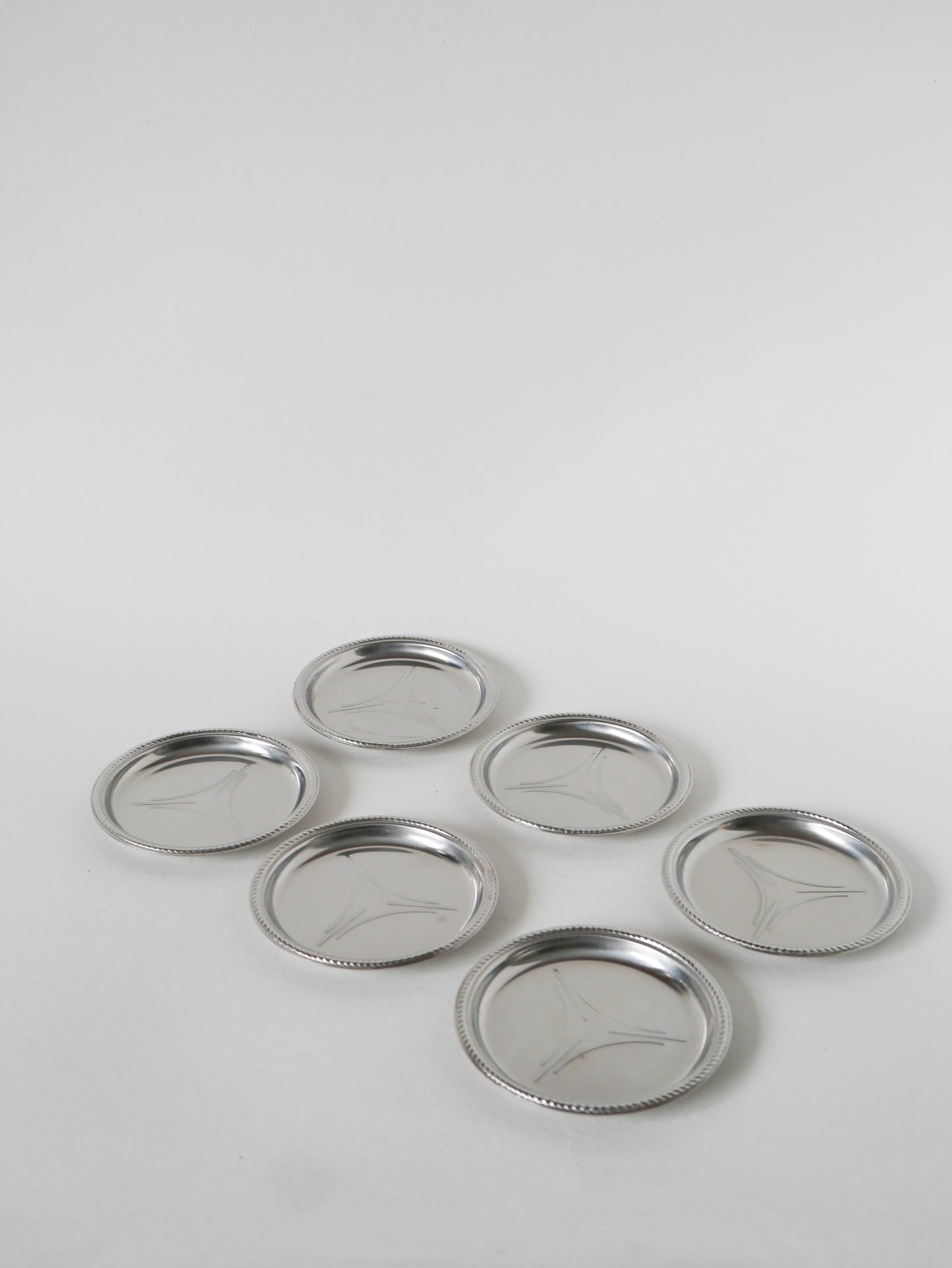 Lot de 6 dessous de verres en inox, à motifs, Design, 1970 - 10 cm
