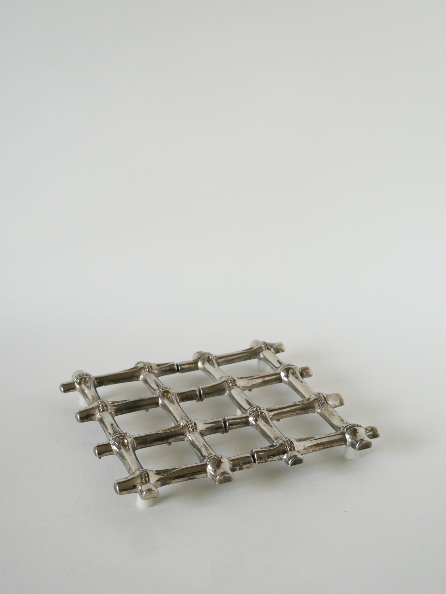 Dessous de plat effet bambou, en métal argenté, 1970