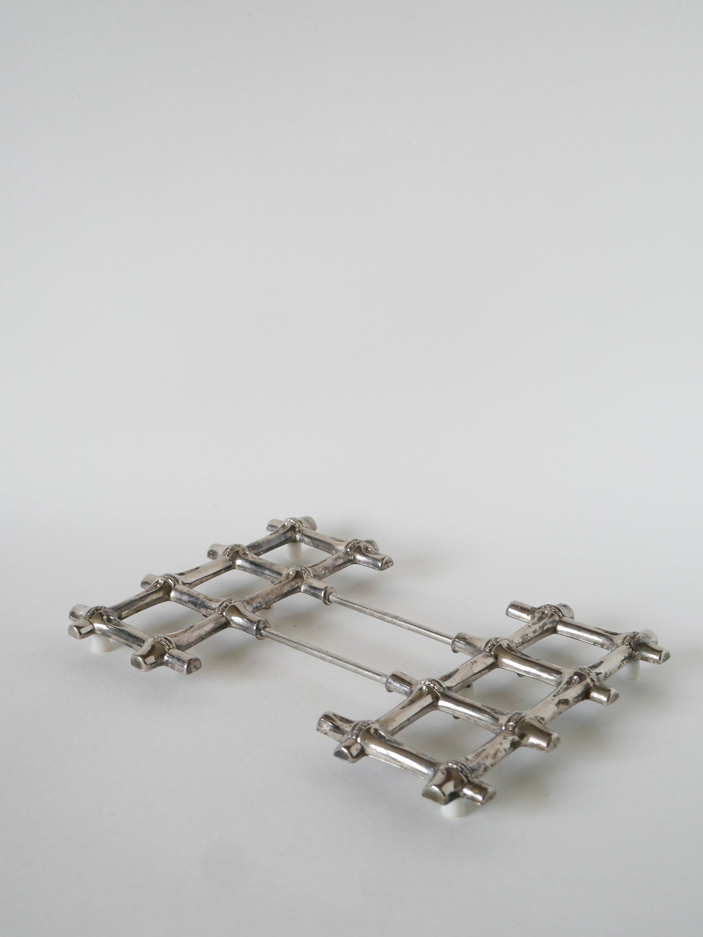 Dessous de plat effet bambou, en métal argenté, 1970