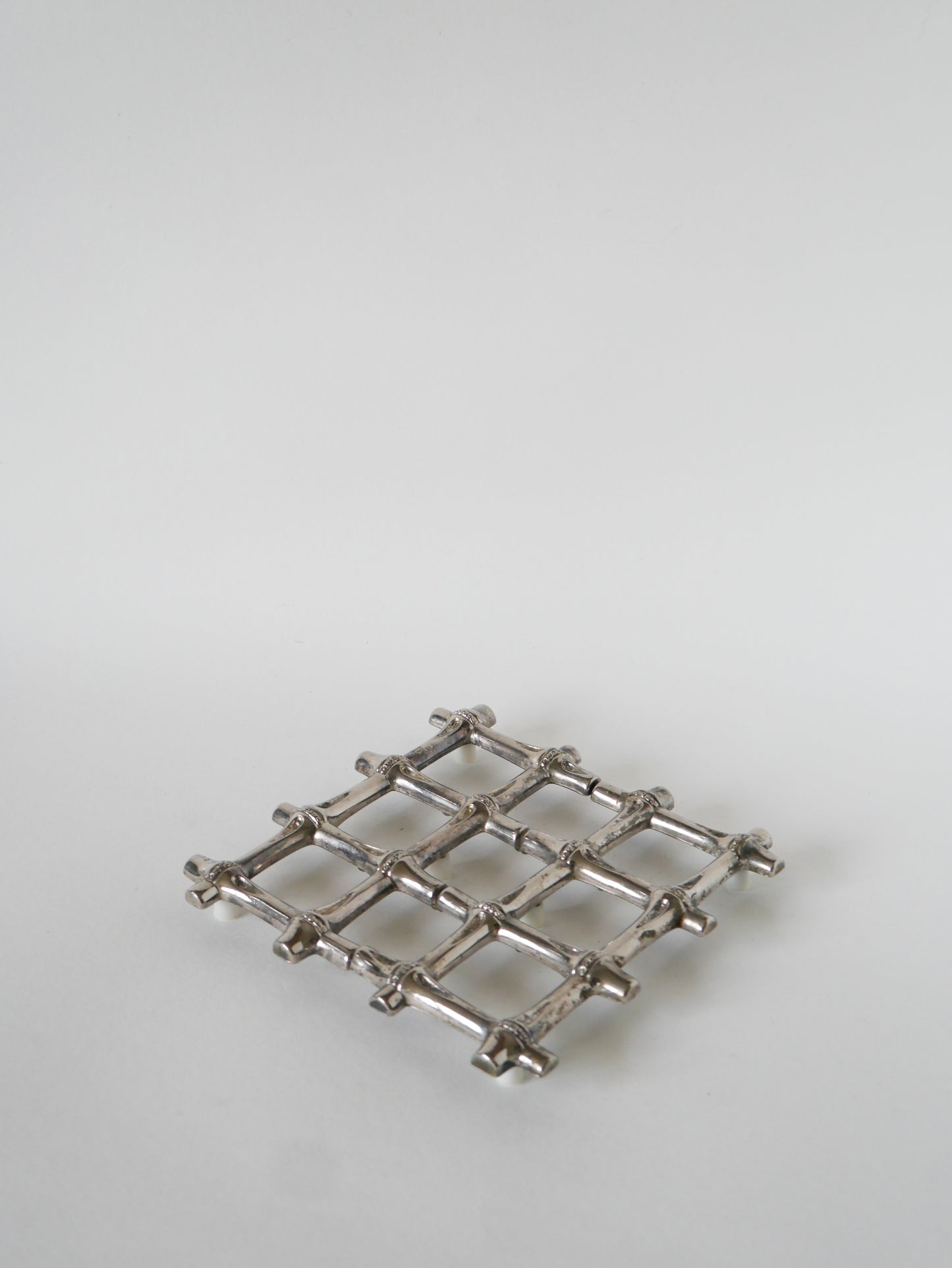 Dessous de plat effet bambou, en métal argenté, 1970