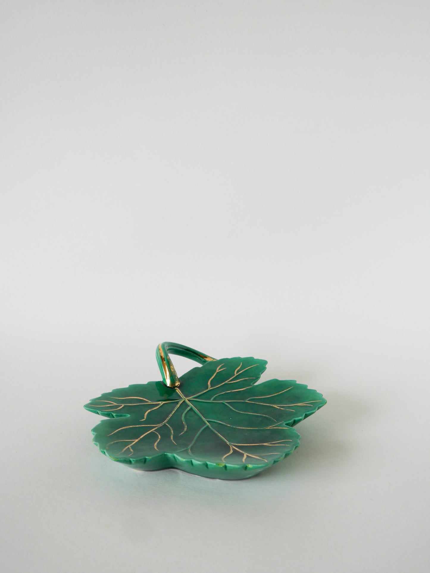 Dessous de plat en céramique, modèle Feuille, Vert & Doré, 1970