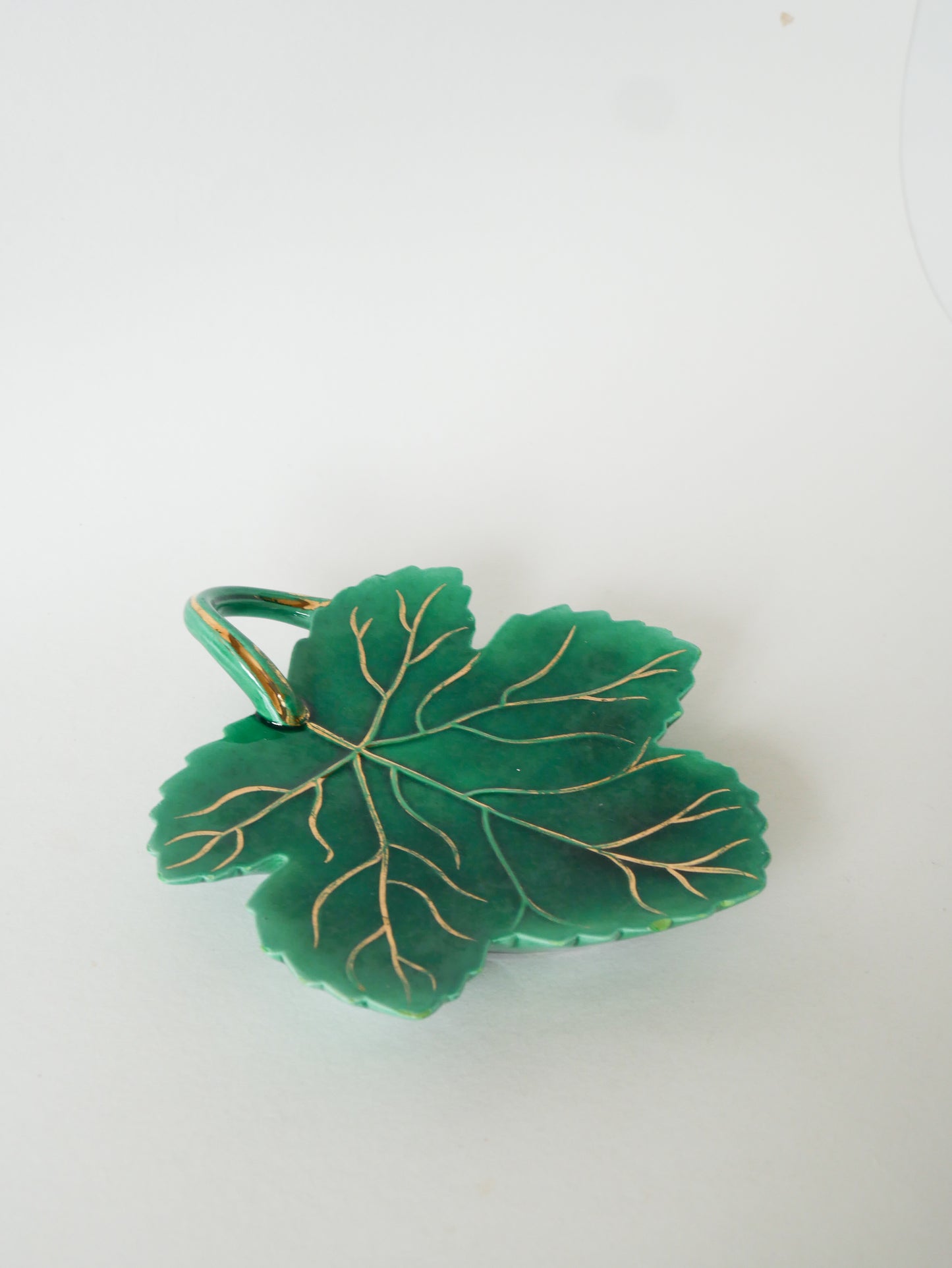 Dessous de plat en céramique, modèle Feuille, Vert & Doré, 1970