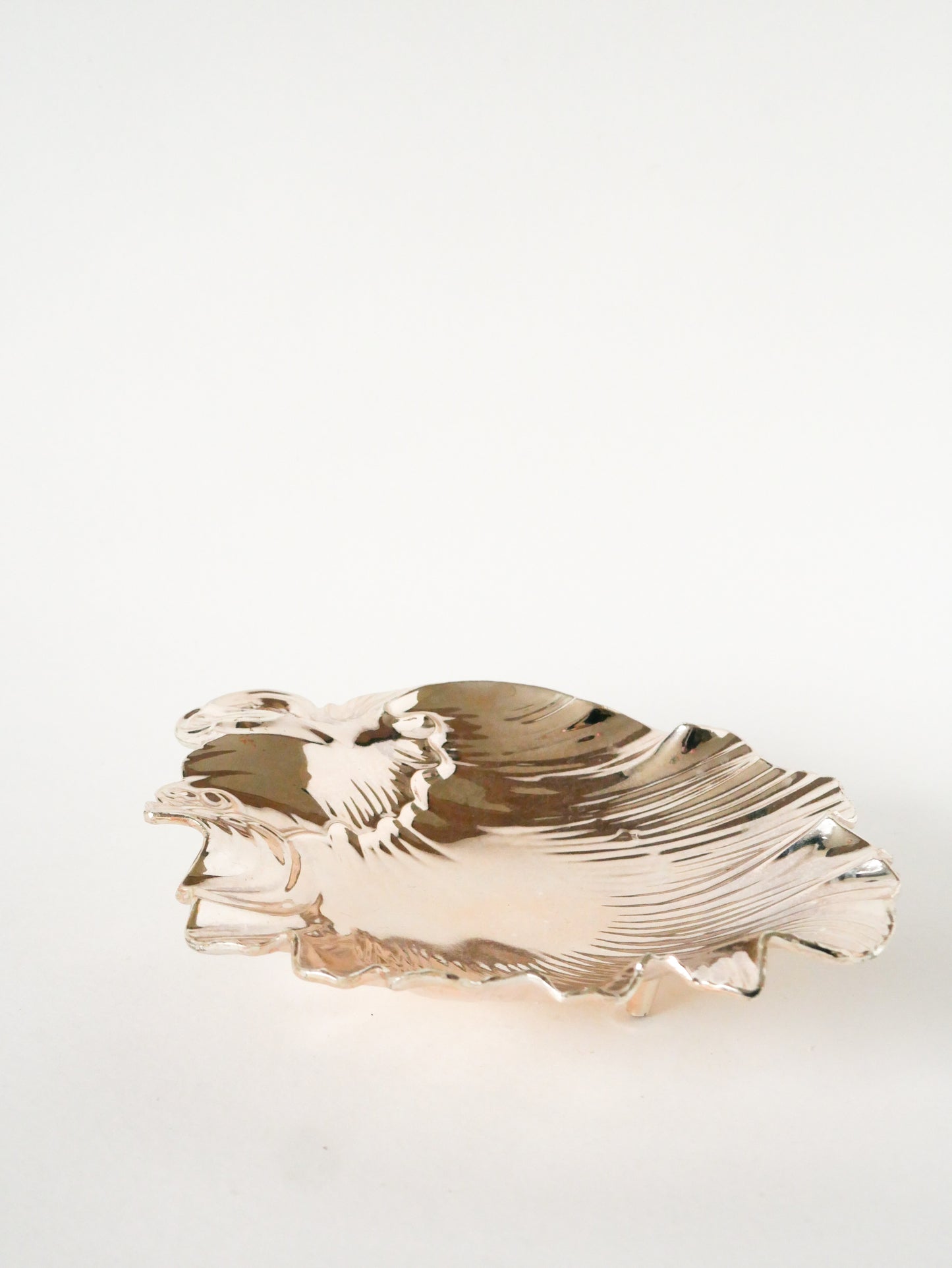 Coupe en métal en forme de coquillage, 1970