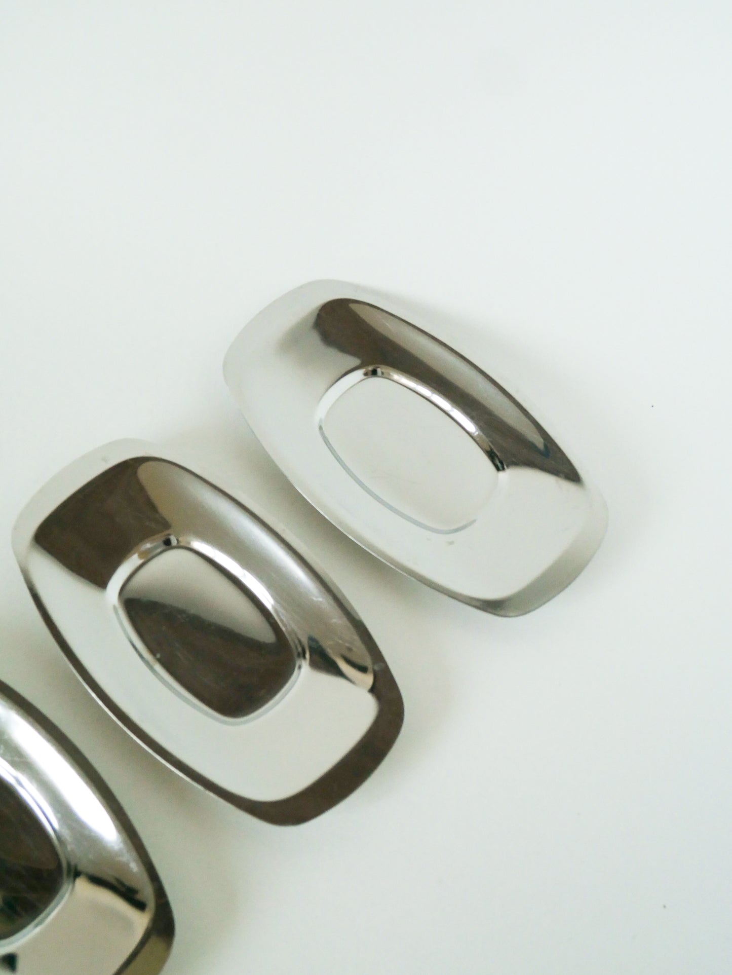 Petit plat en inox oval, 1970