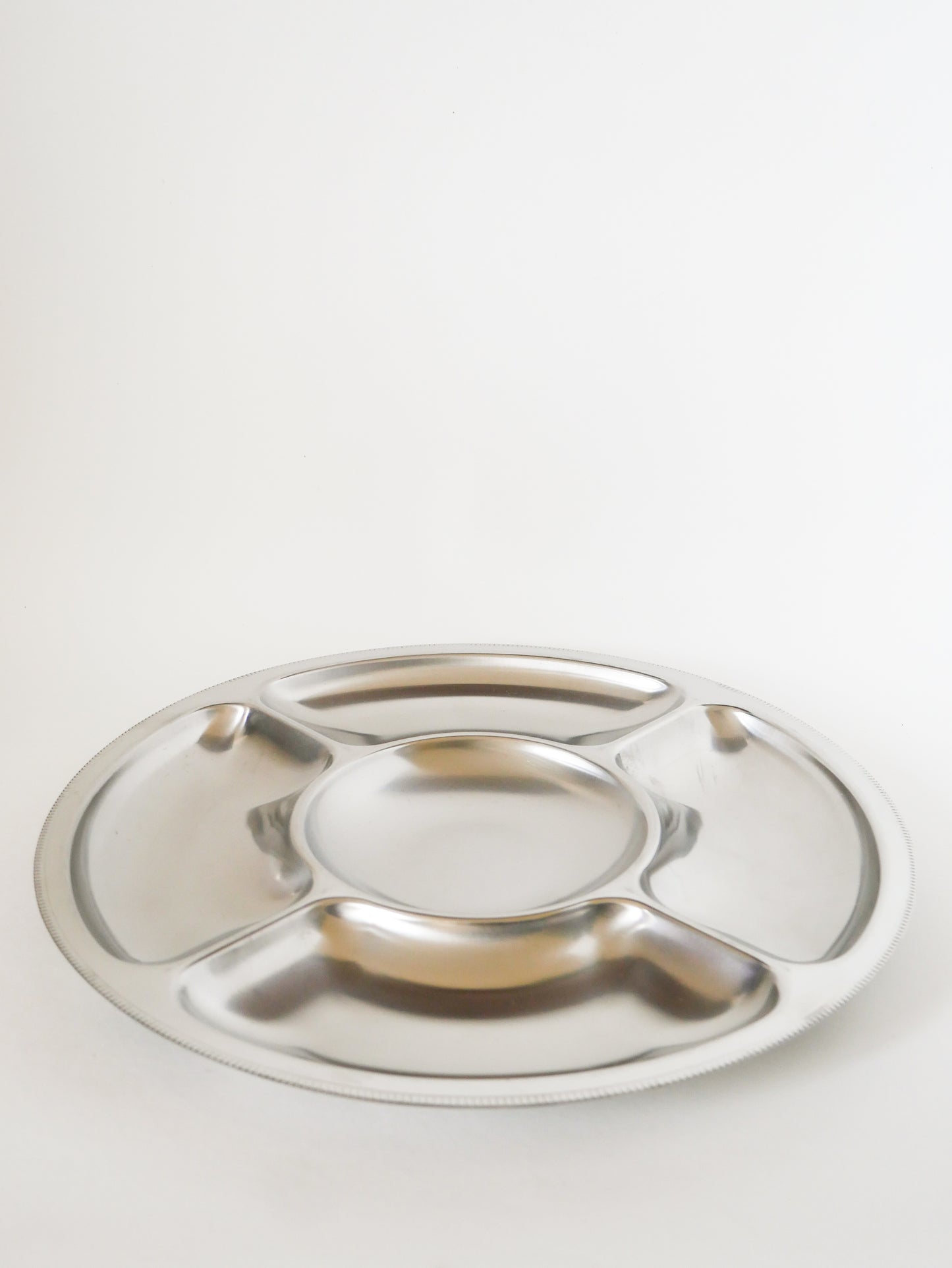 Grand plat rond à compartiments en inox, Mat, Couzon, Design, 1970