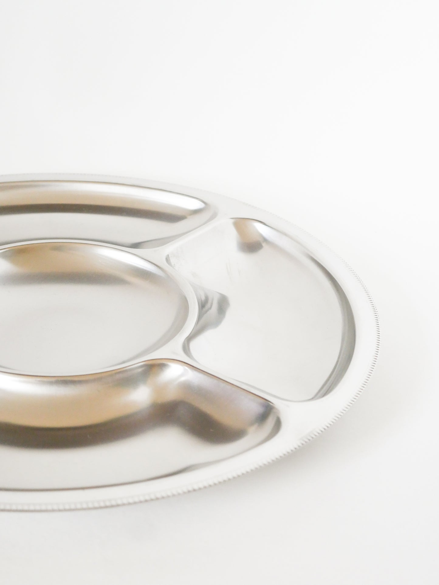Grand plat rond à compartiments en inox, Mat, Couzon, Design, 1970