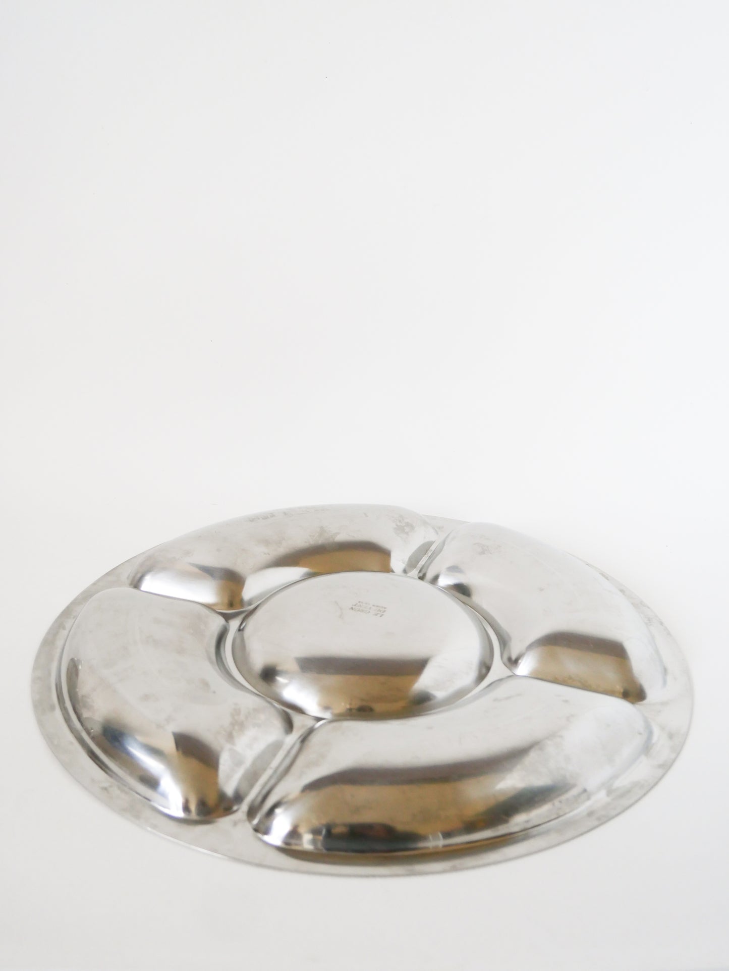 Grand plat rond à compartiments en inox, Mat, Couzon, Design, 1970