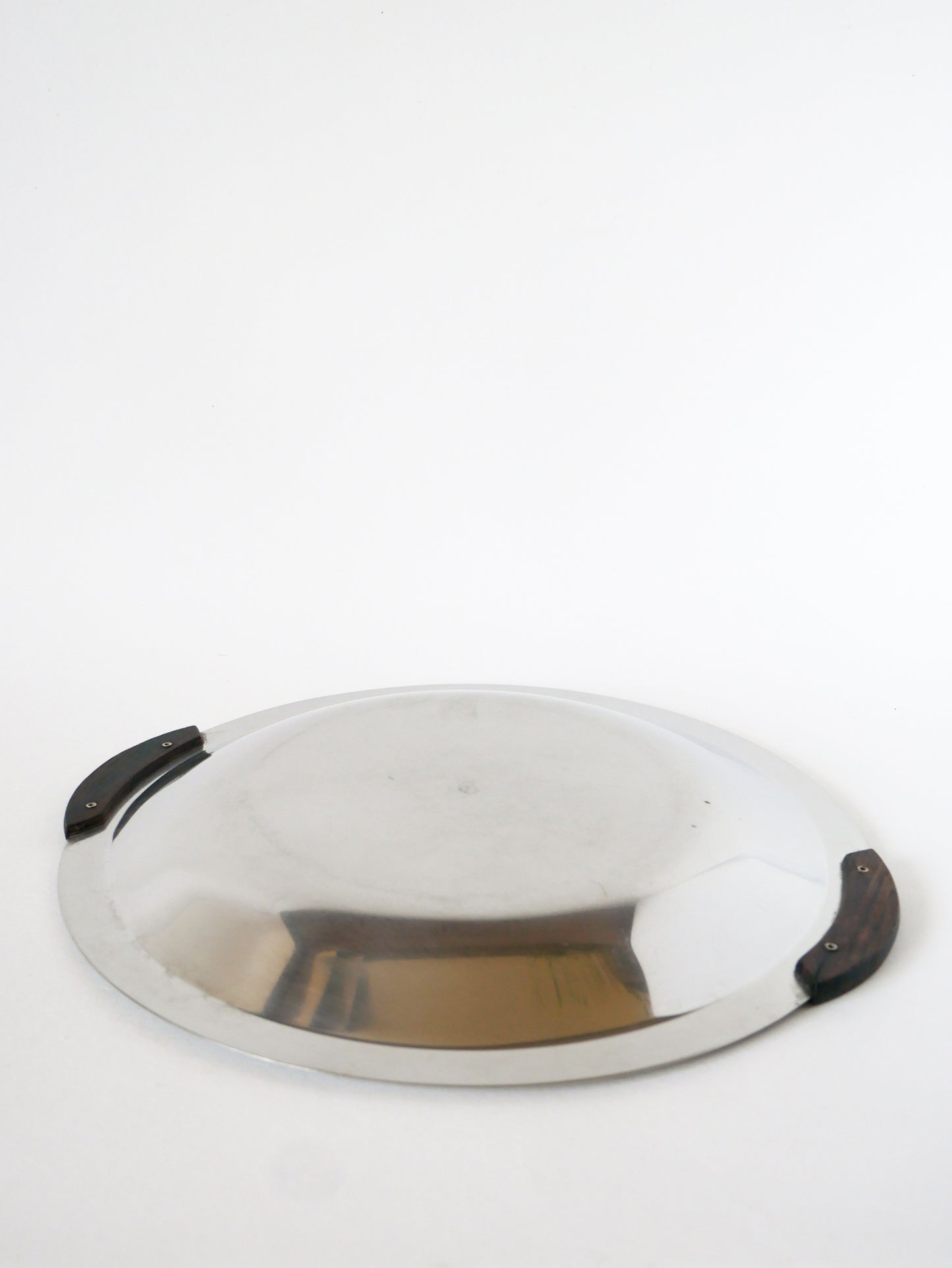 Plat rond en inox avec poignées en bois, Design, 1970 - 32 cm