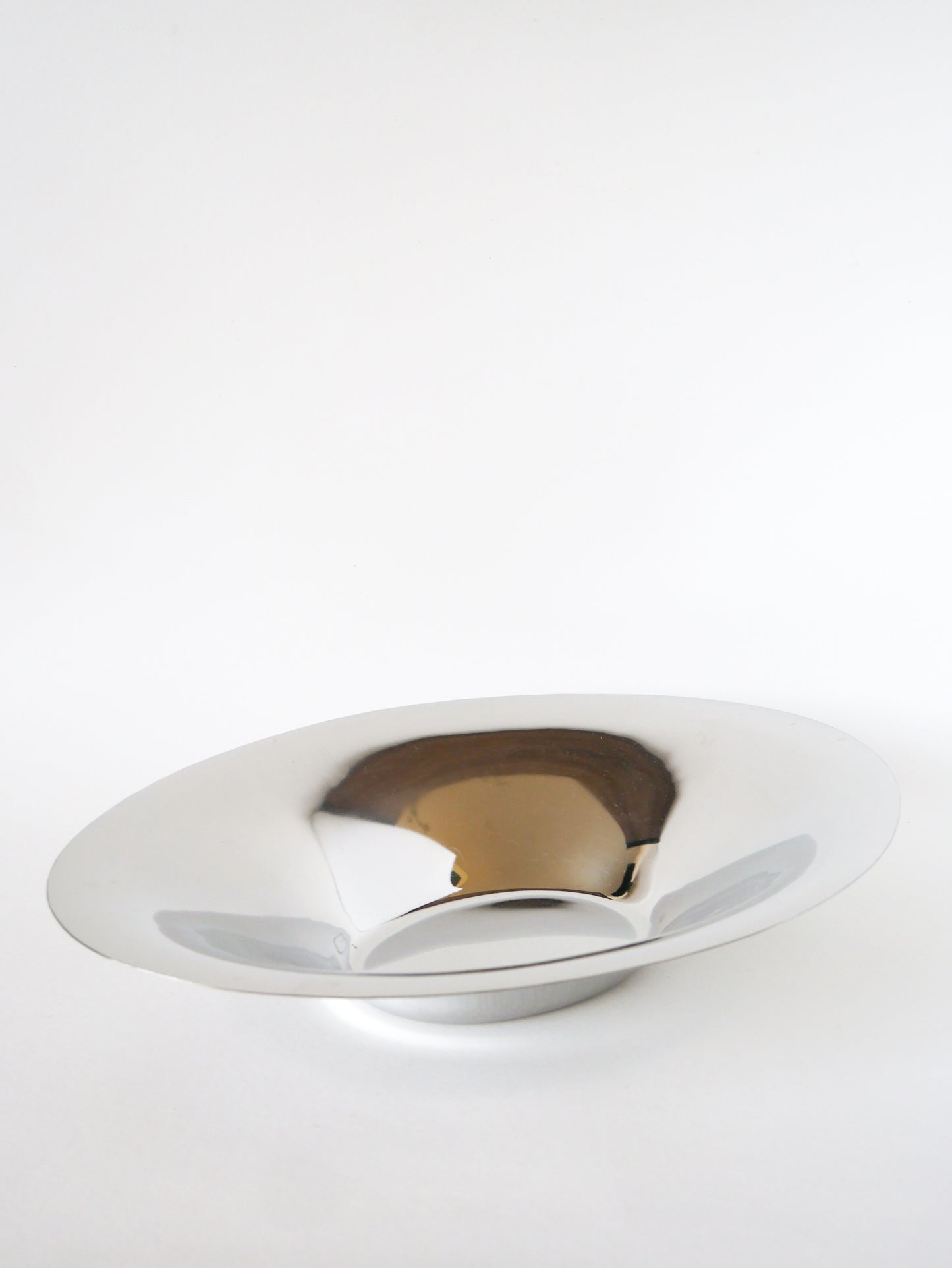 Grande coupe ovoïde en inox, Design, 1970