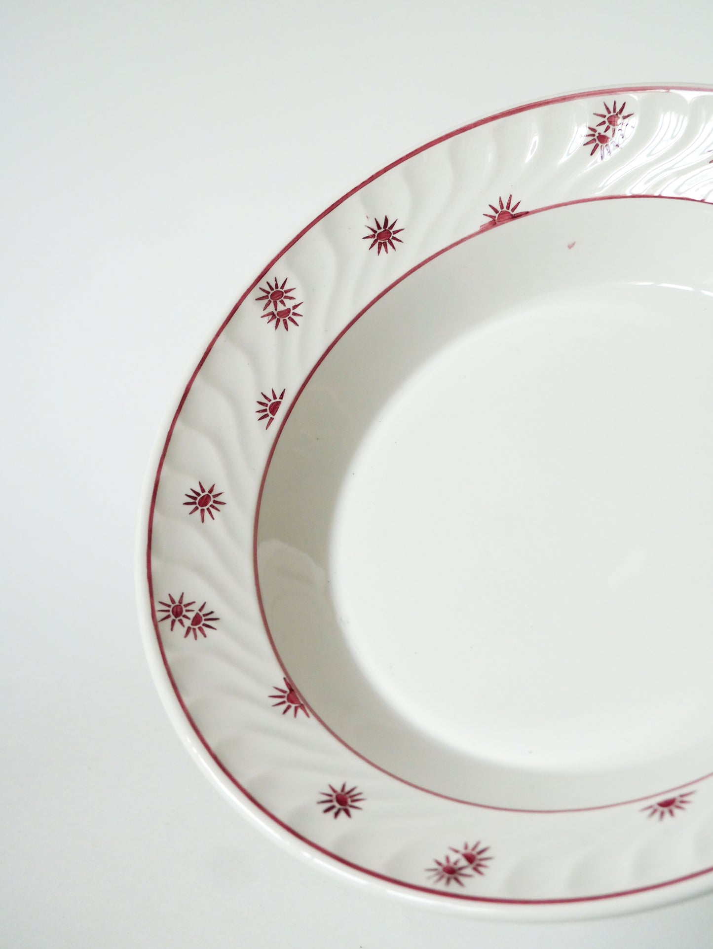 Plat creux Digoin Sarreguemines plissé, modèle Andrée, 1960