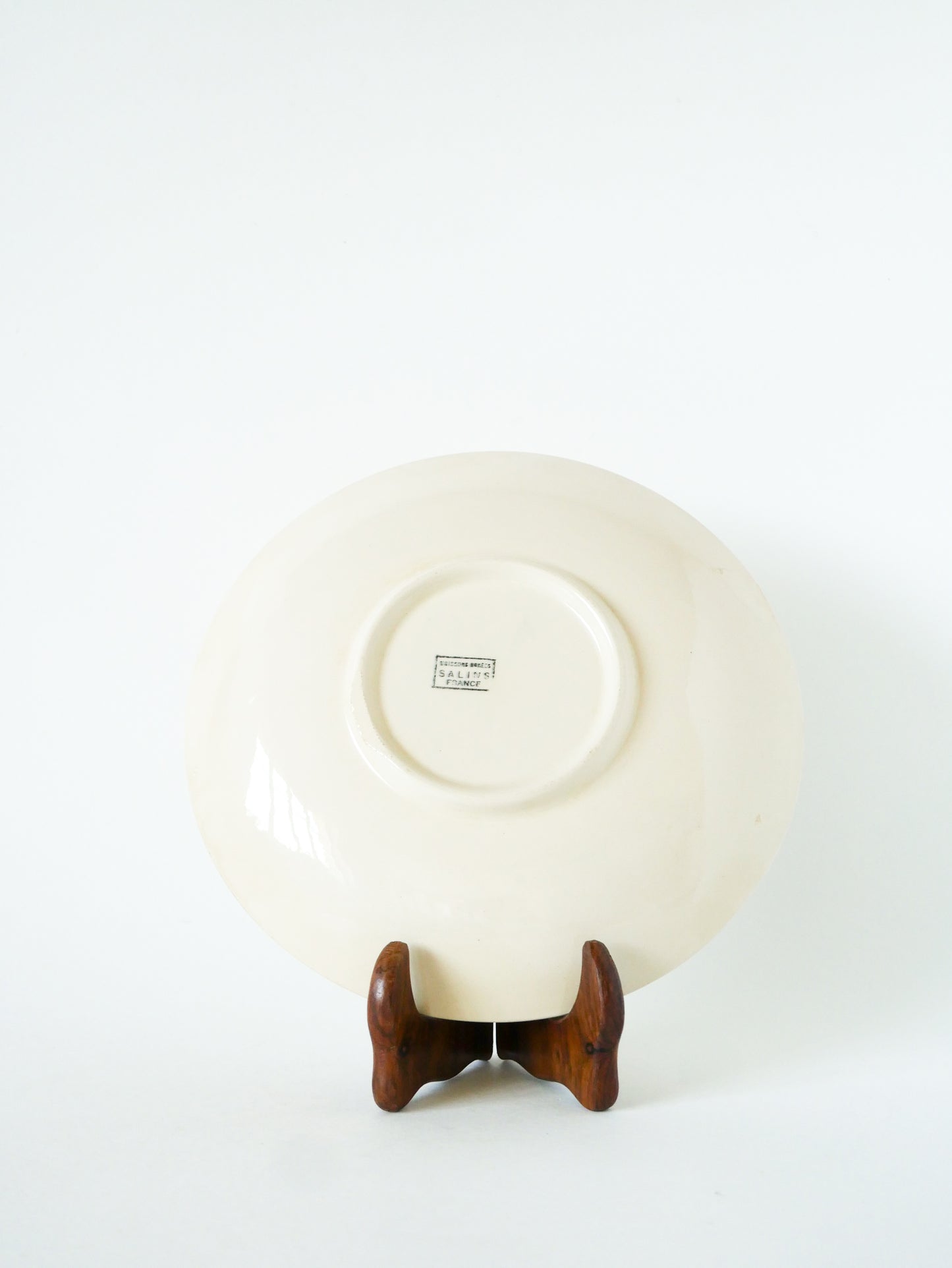 Petit plat rond creux Salins, motifs Fleurs peintes à la main, 1950
