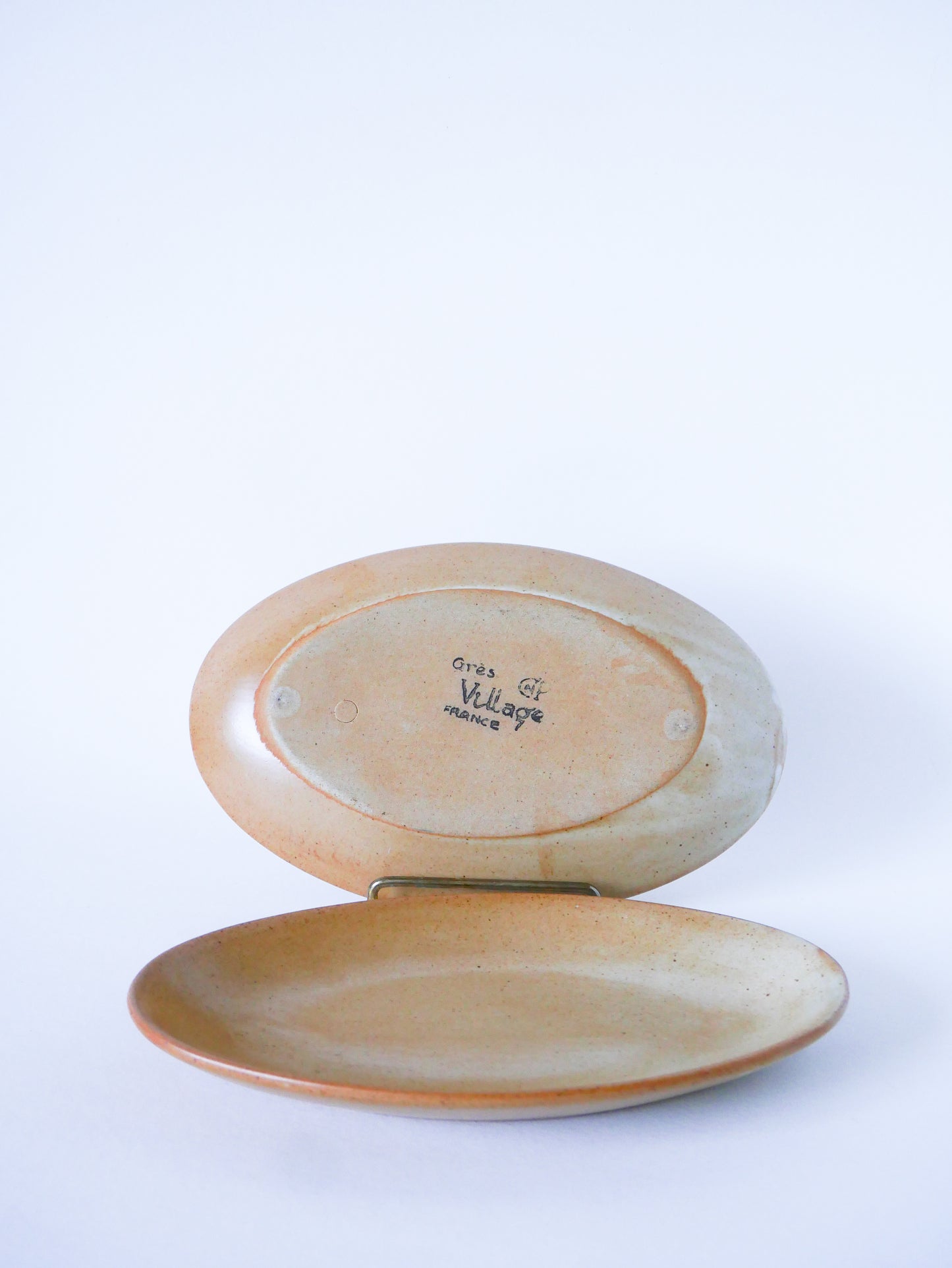 Paire de petits plats ovals en grès, 1970