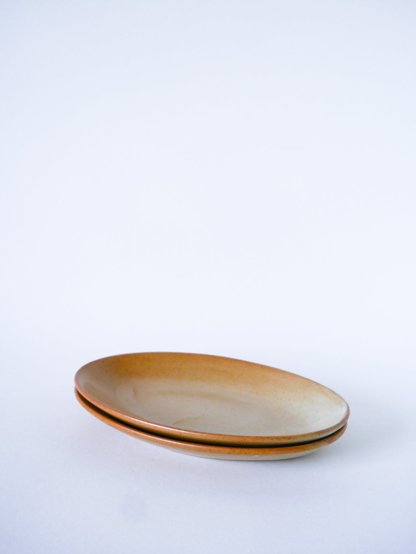 Paire de petits plats ovals en grès, 1970