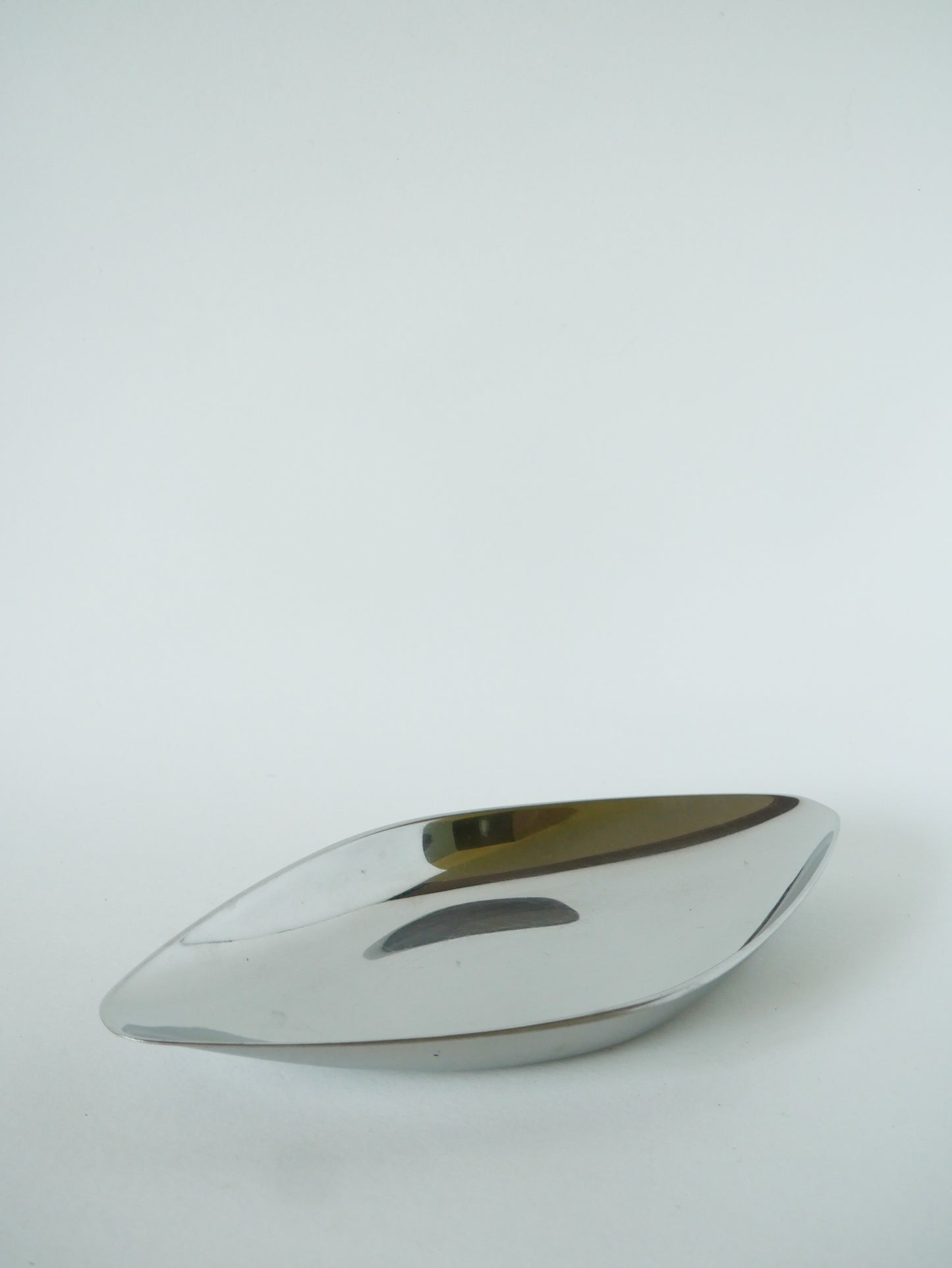Plat creux ovoïde en inox, Made in Italy, Design, 1970