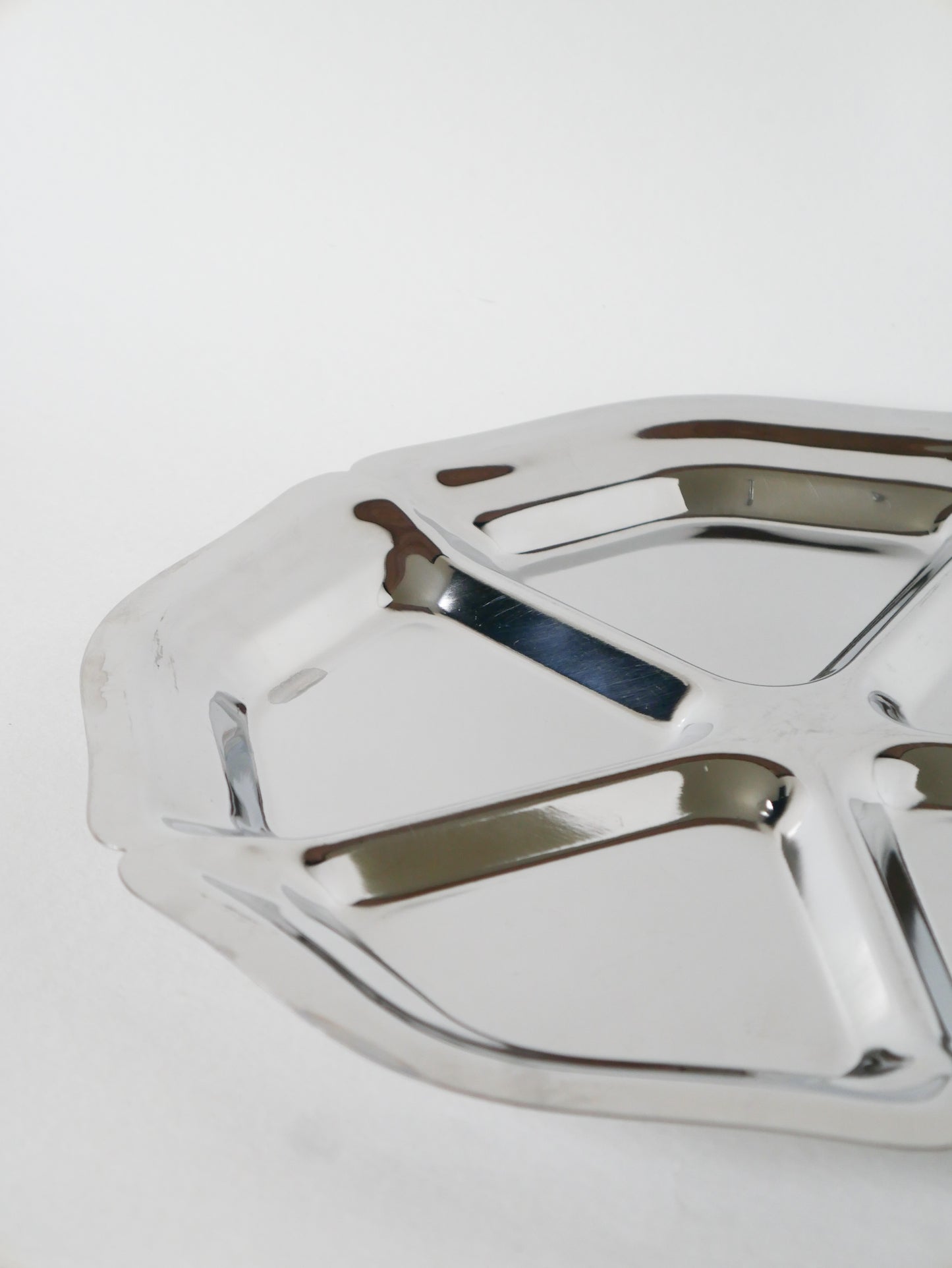 Plat à compartiments en inox, forme fleurs, 1970 - 33 cm