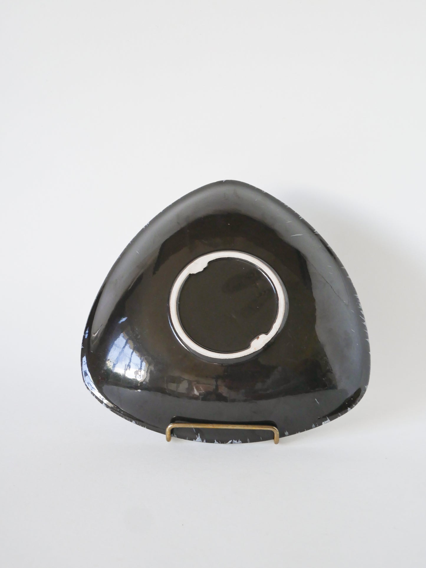 Coupe en céramique triangulaire à motifs géométriques, Gris, Bleu & Rose, 1960