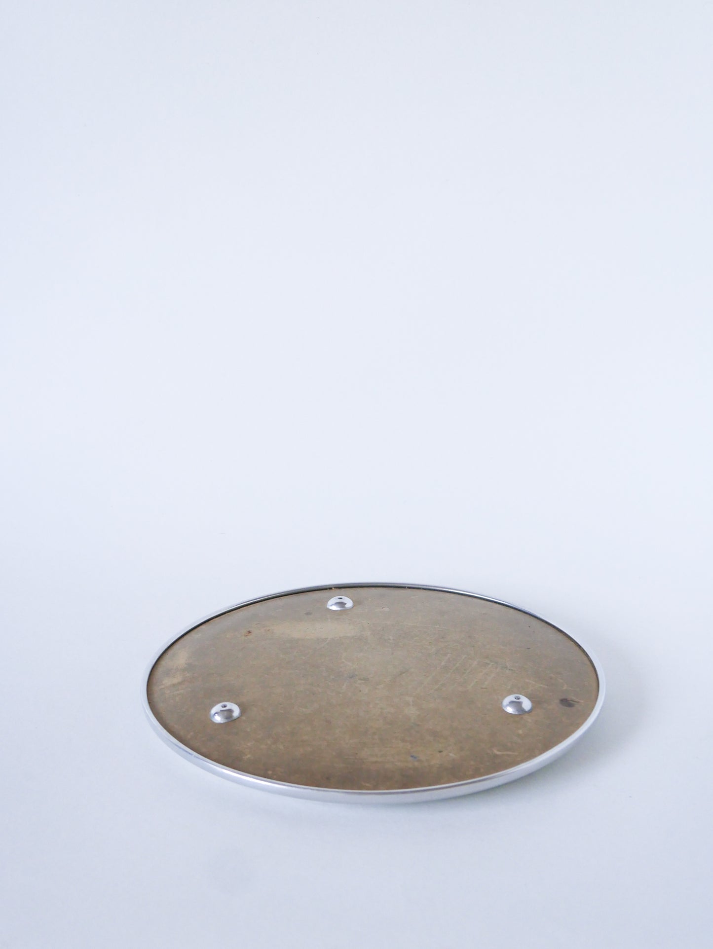 Petit plateau miroir rond en alu brossé, 1960