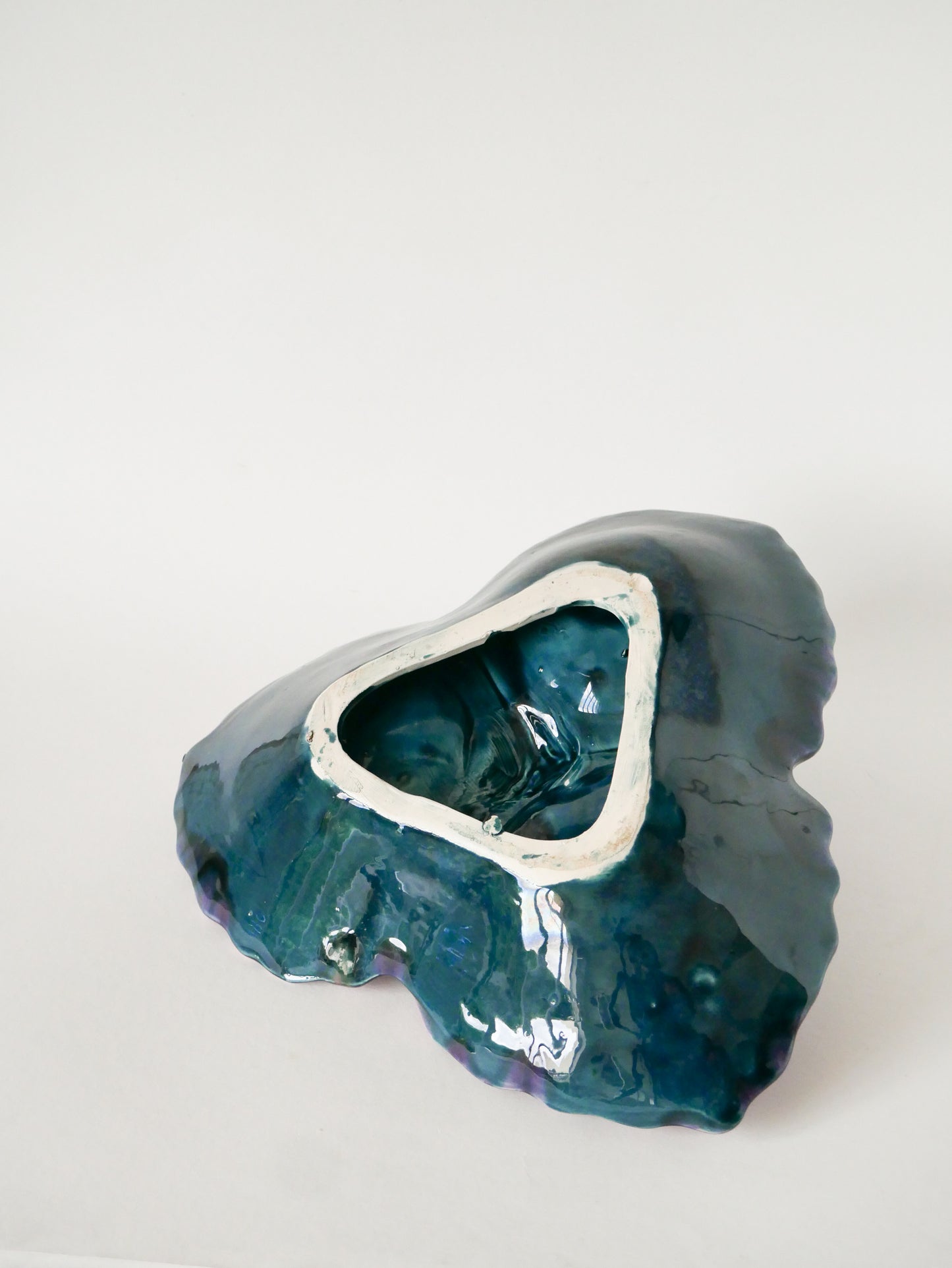 Grande coupe en céramique, modèle Feuille et Poisson, Bleu et Rose, 1970