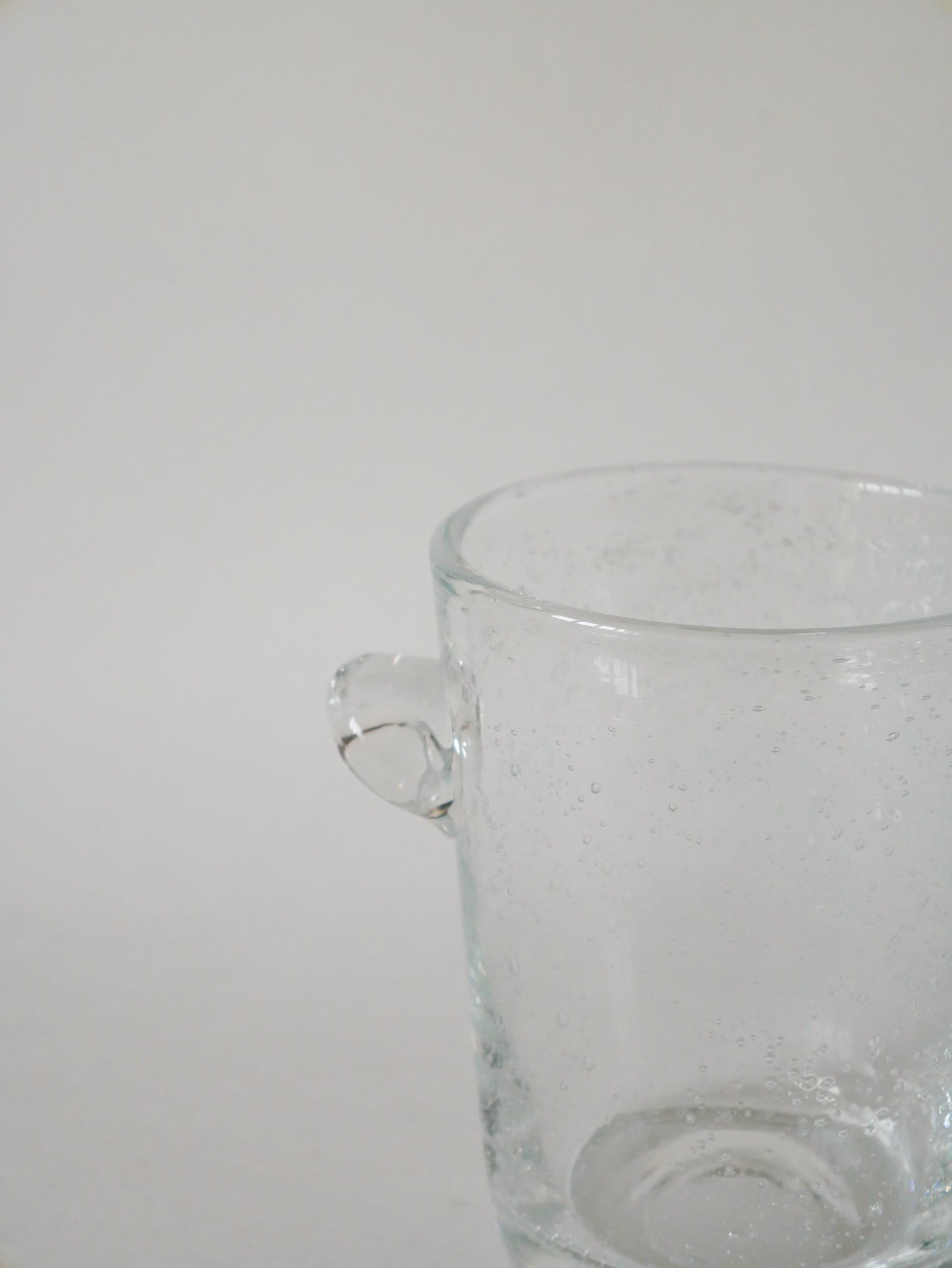 Seau à glace en verre bullé de Biot Design 1970