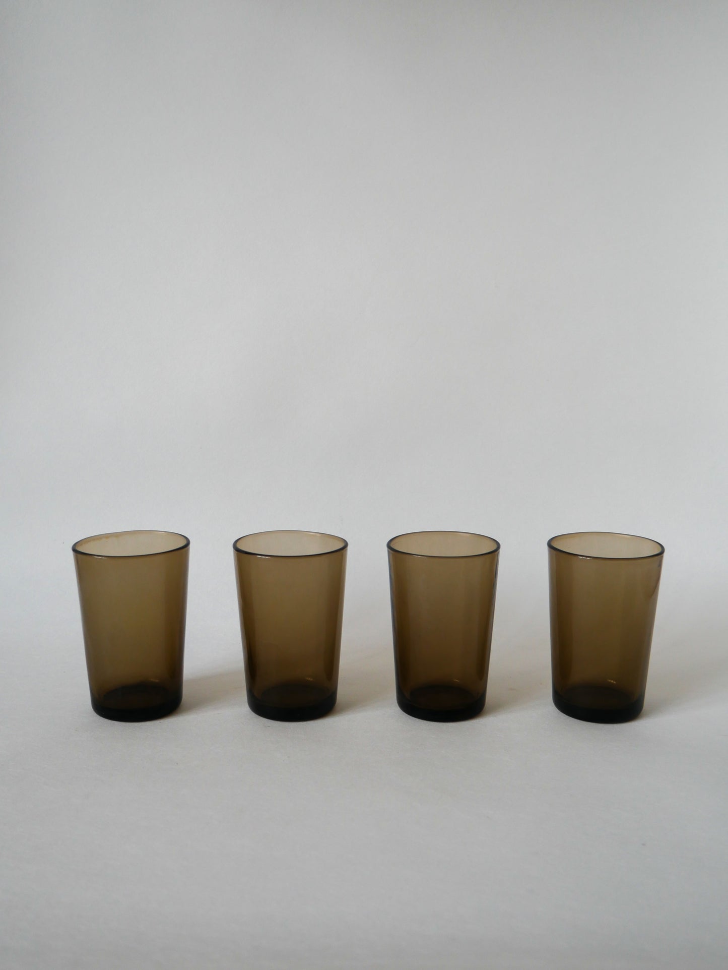 Lot de 4 verres à eau en verre fumé Made in France 1970
