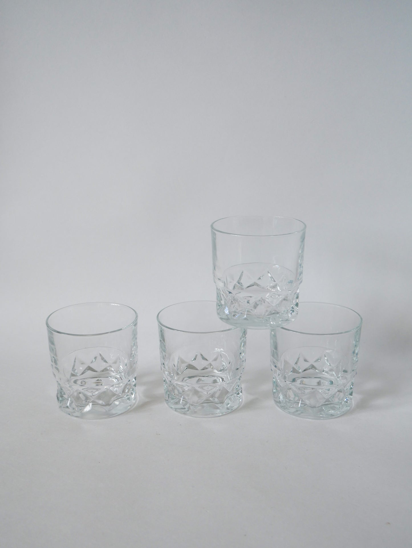 Lot de 4 verres à whisky en verre facetté Made in France 1970 9 X 8.5 cm